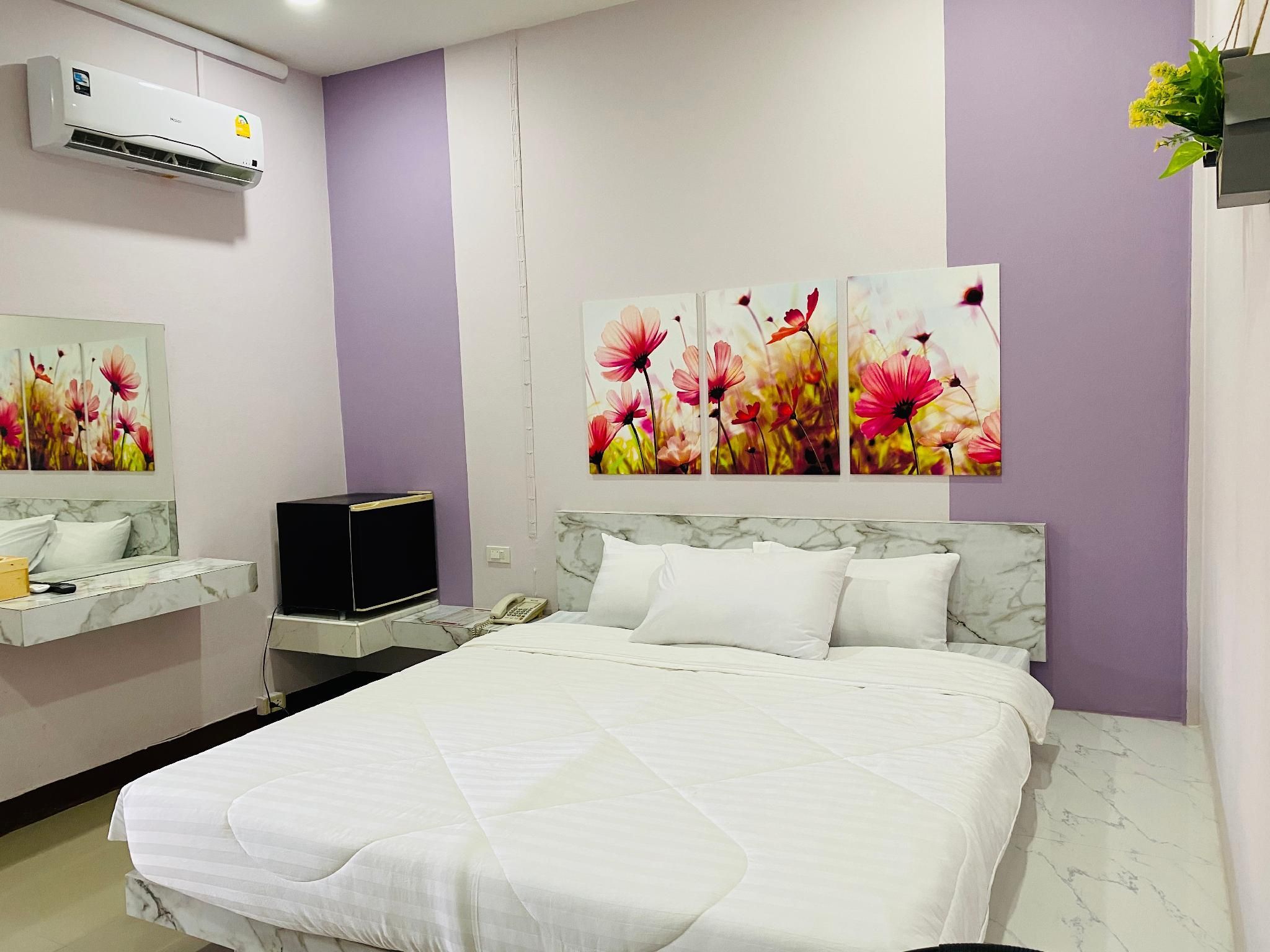 Deluxe King Size Bed
