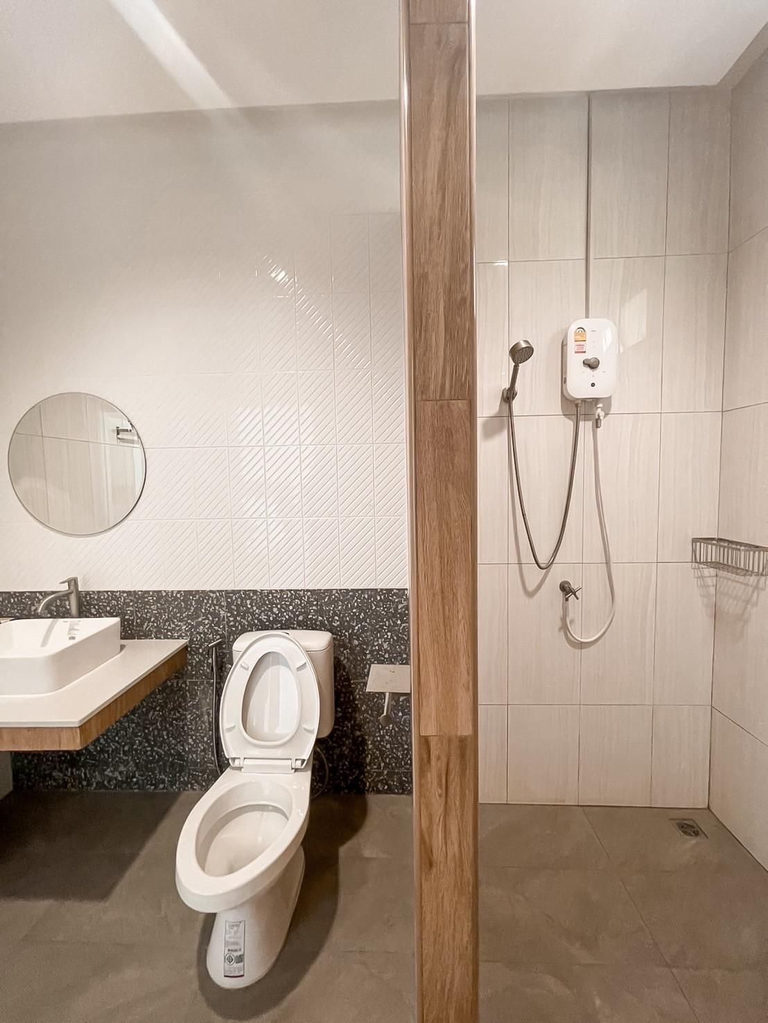 Pool Access - Twin Bed