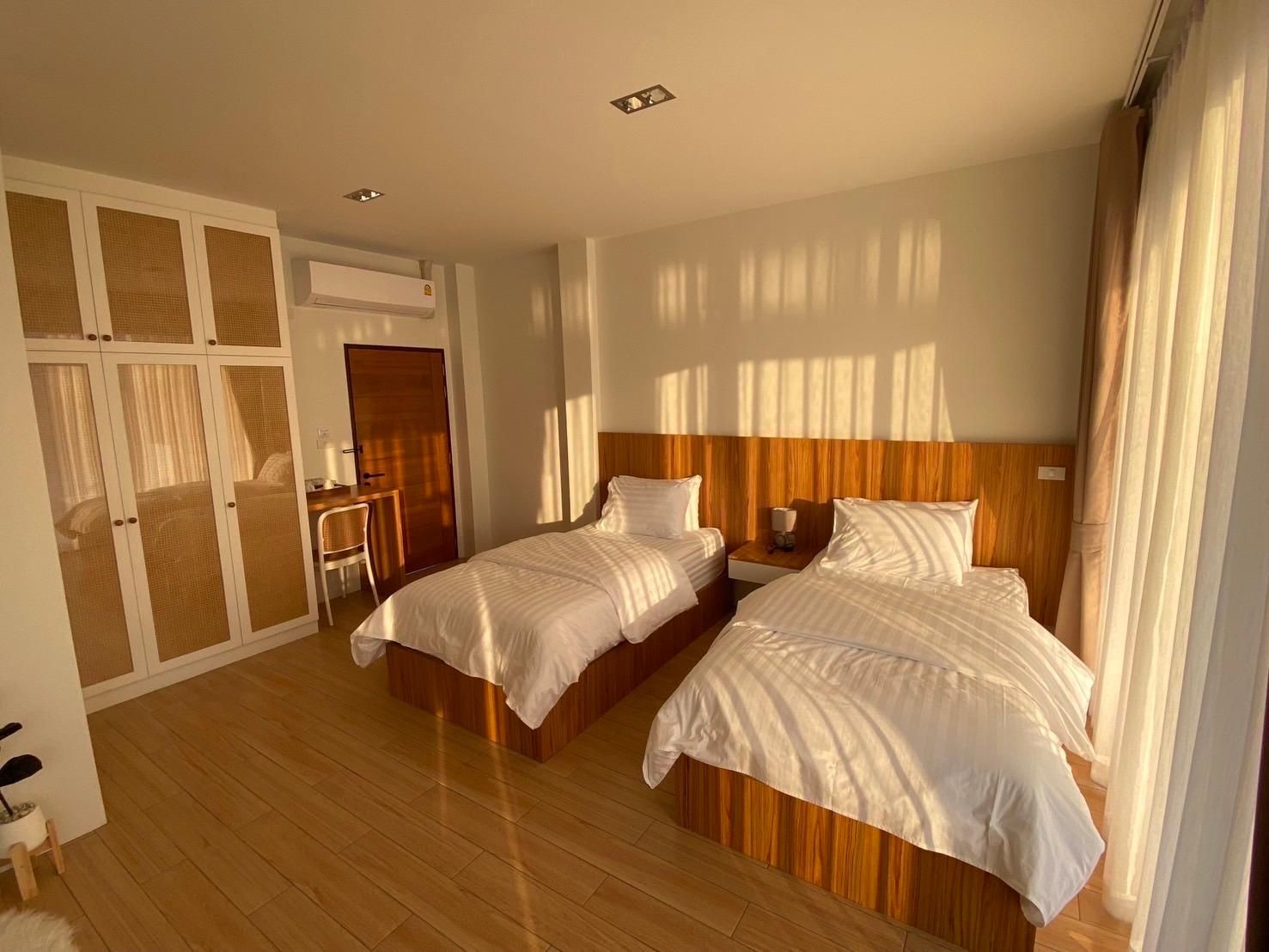 Pool Access - Twin Bed