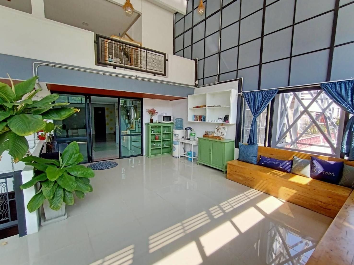 shared lounge/tv area