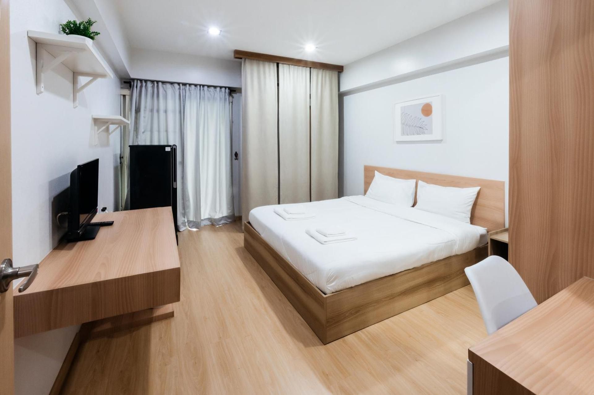 Creston Grand Hotel Suphan Buri Deluxe Double Room 2