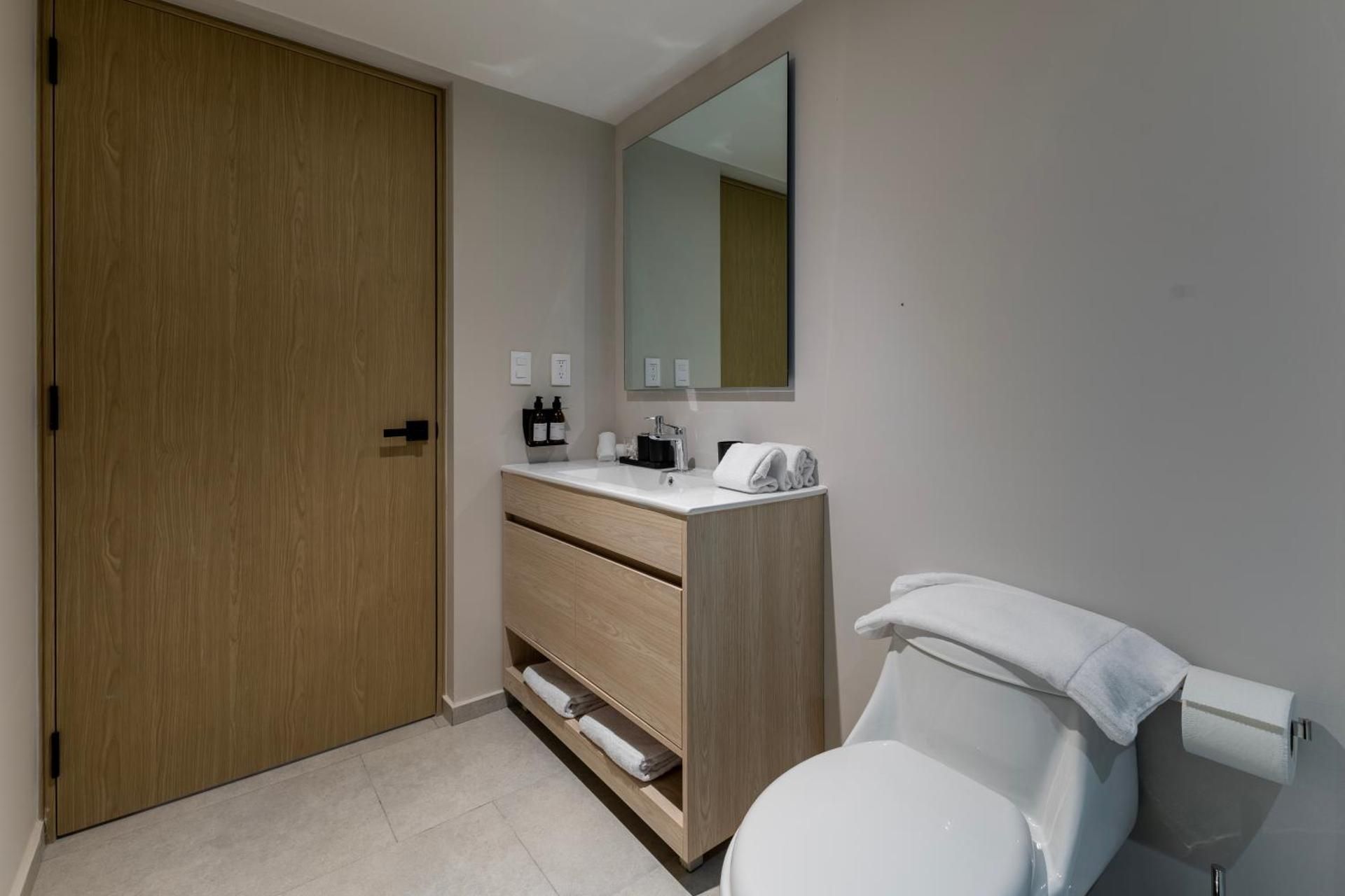 Signature Apartment, Street view