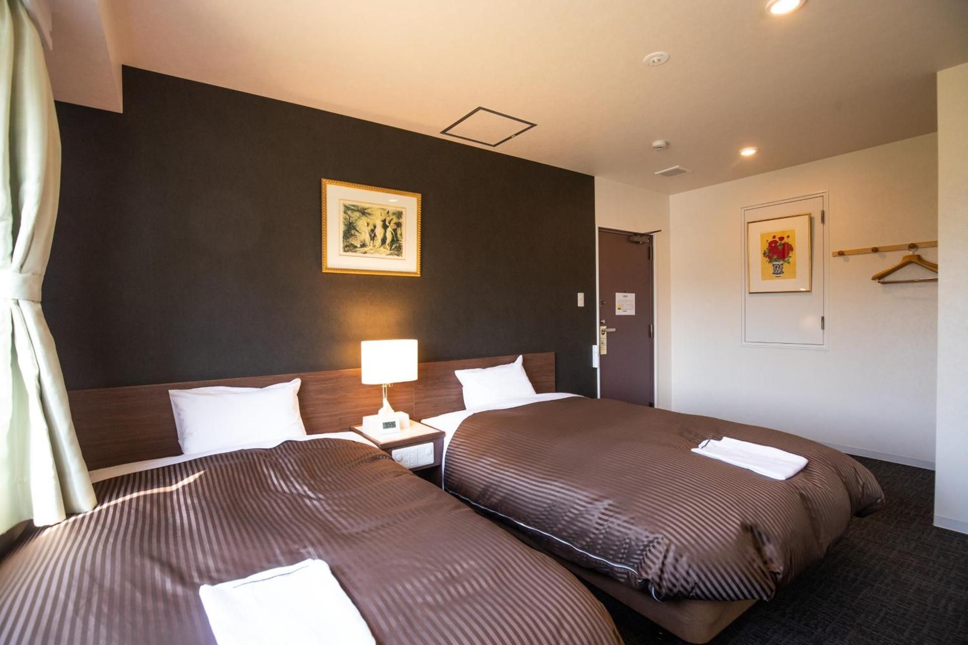 Twin Room with Shower - Non-Smoking