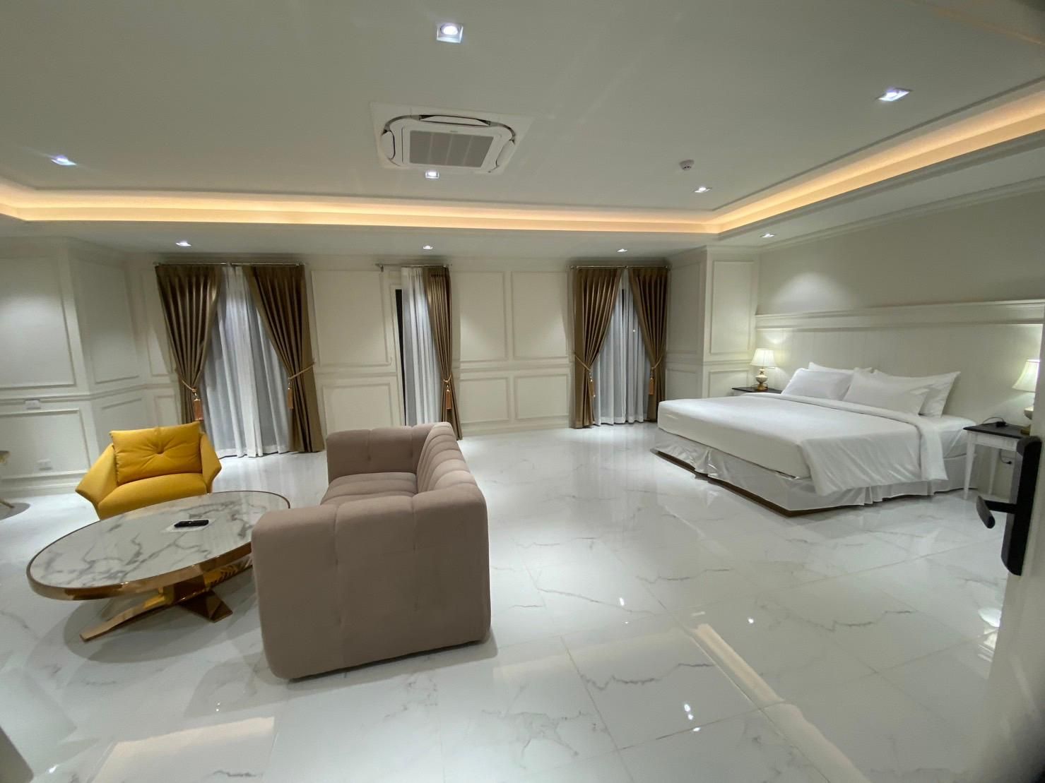 Suphorn Grand Hotel Suite King 2