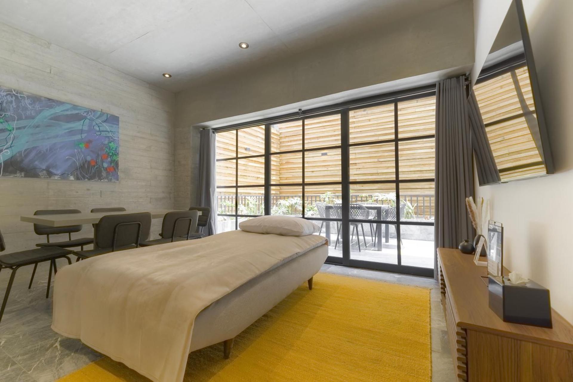 Elite Apartment, 2 Bedrooms, Patio