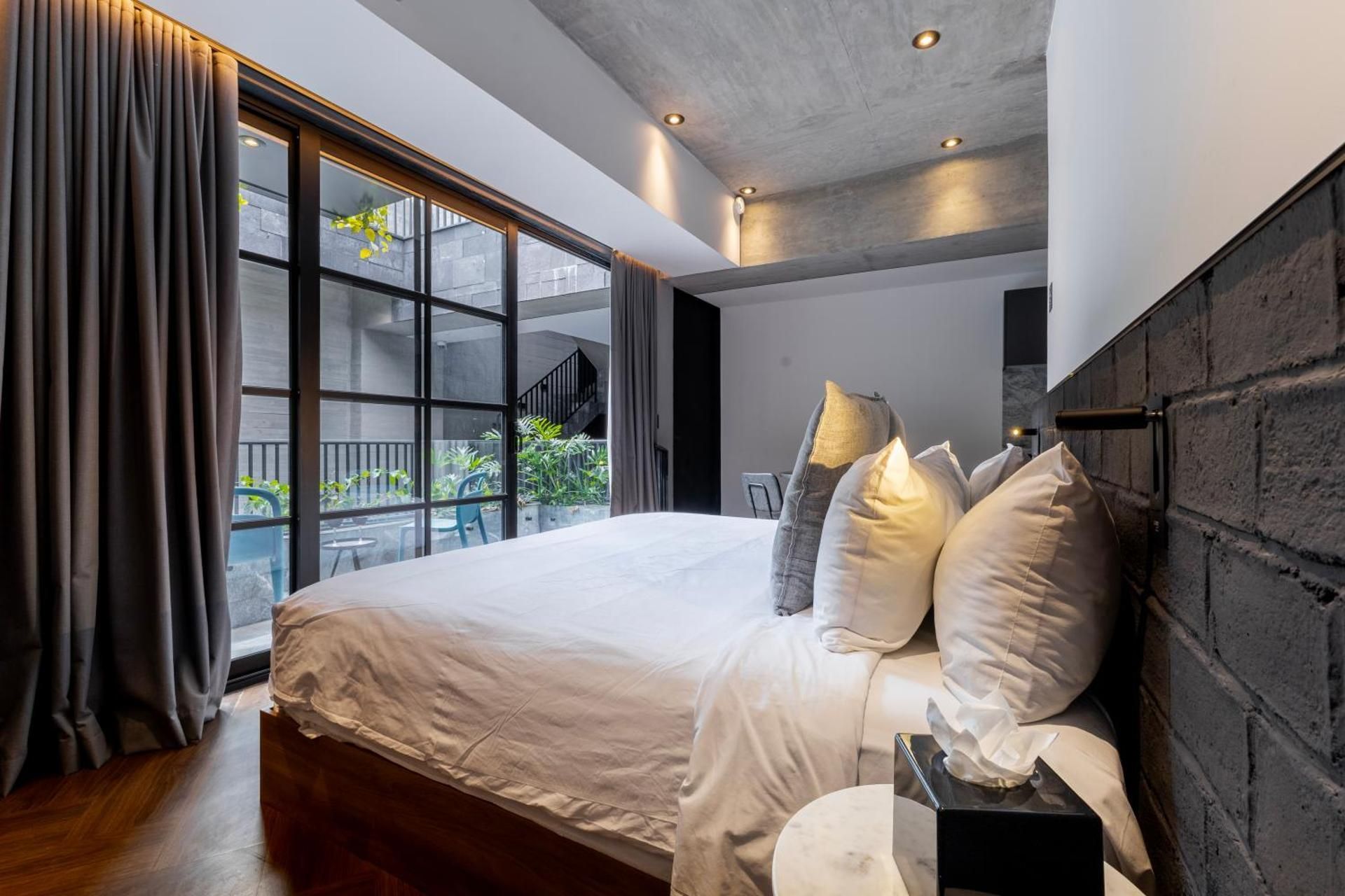 Premium Loft, Balcony, Inner Courtyard View