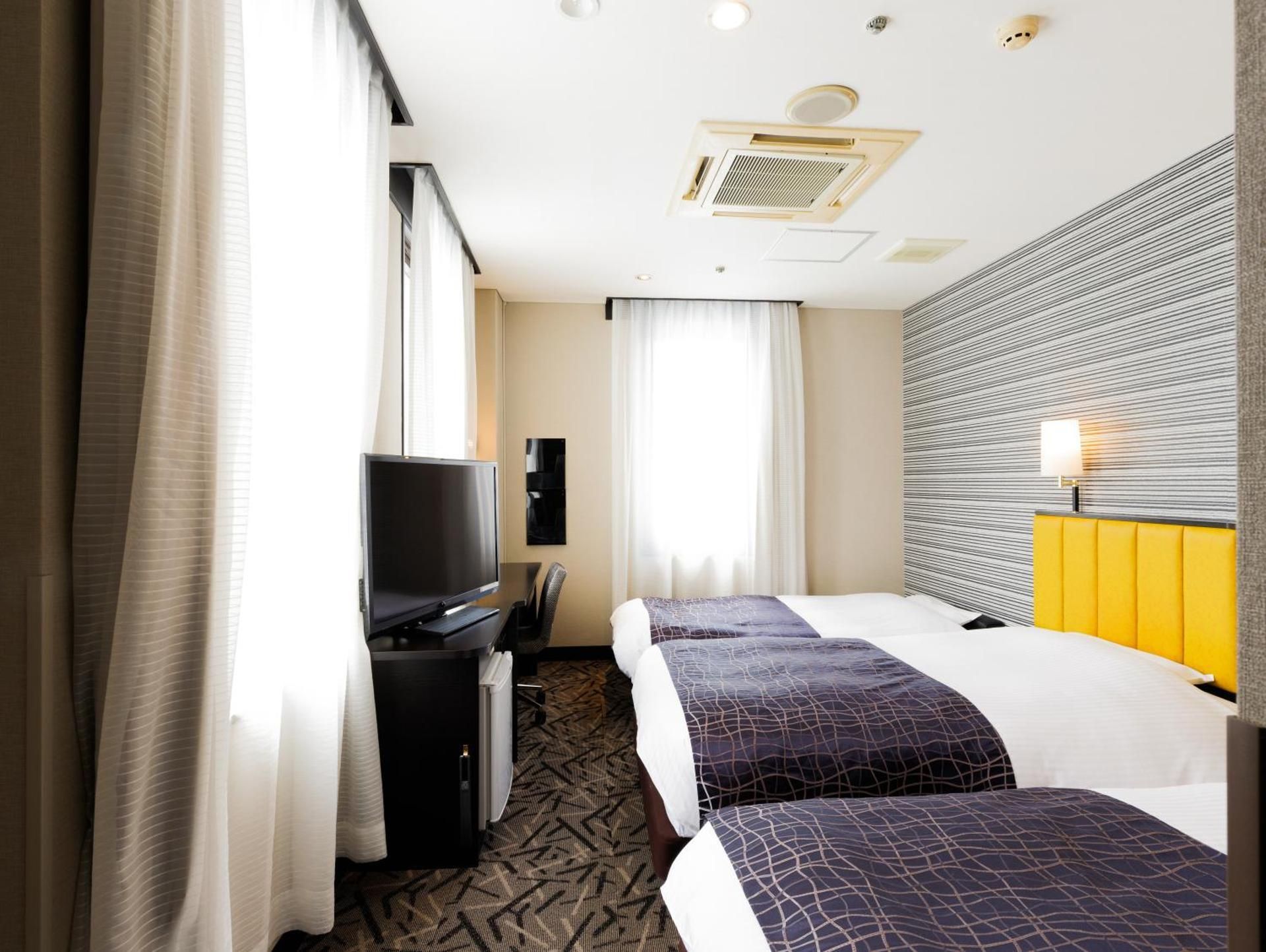 Twin Room with Sofa Bed - Non-Smoking