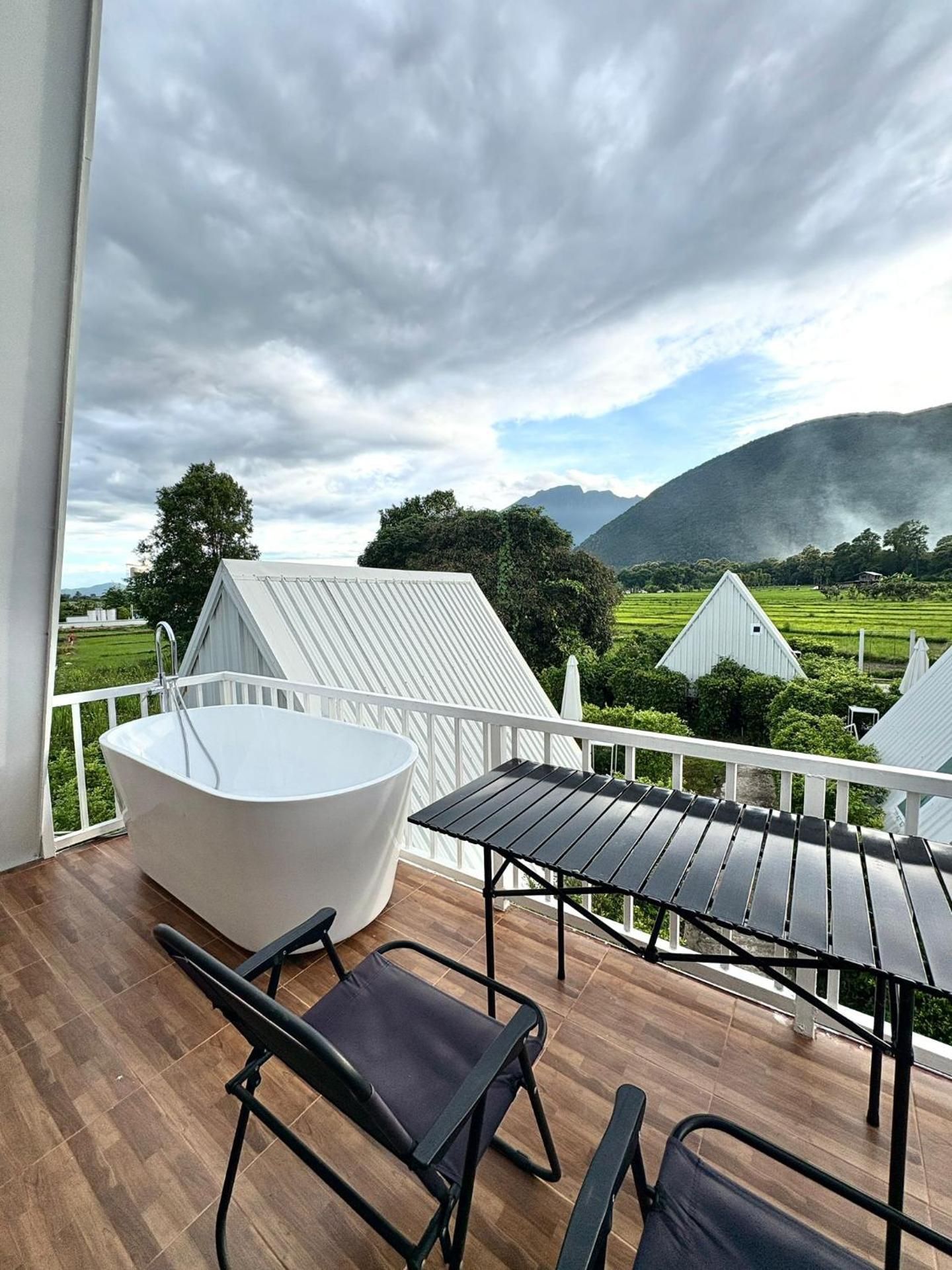 Paradise Resort & Cafe Suite with Mountain View 2