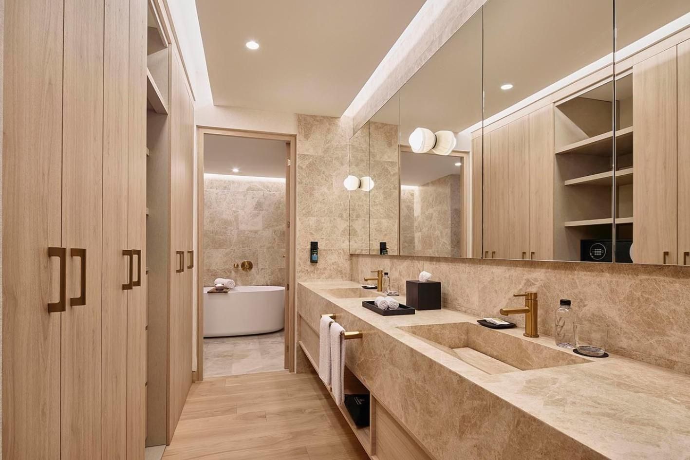 DELUXE APARTMENT