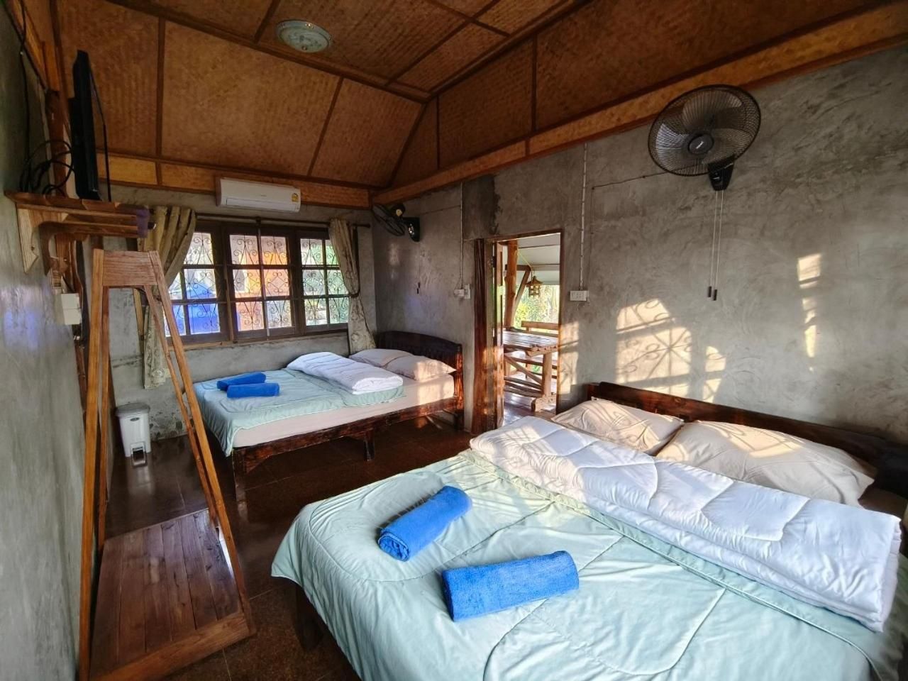 Quadruple Room with Terrace