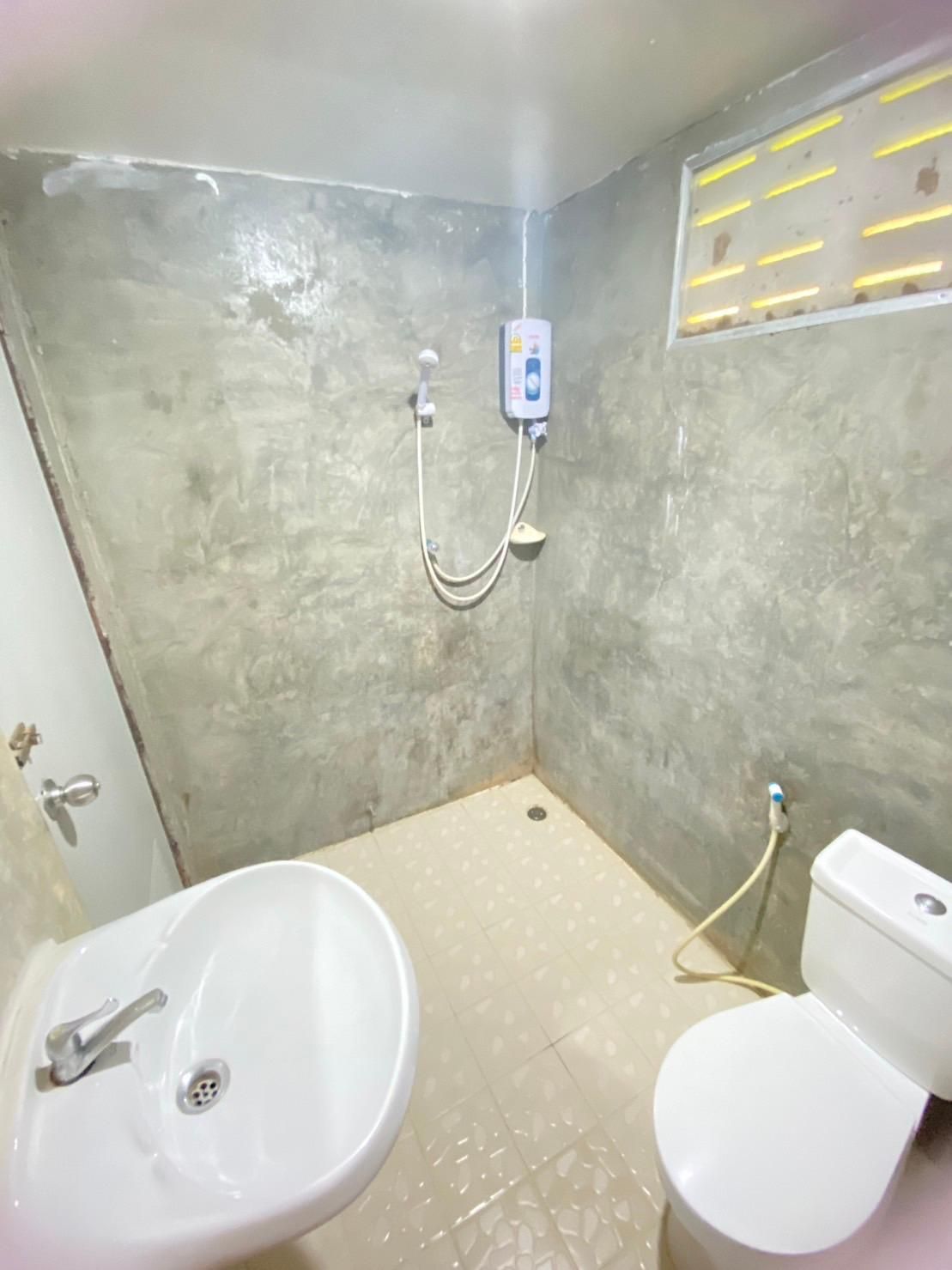 Triple Room with Air Conditioning and Shared Bathroom