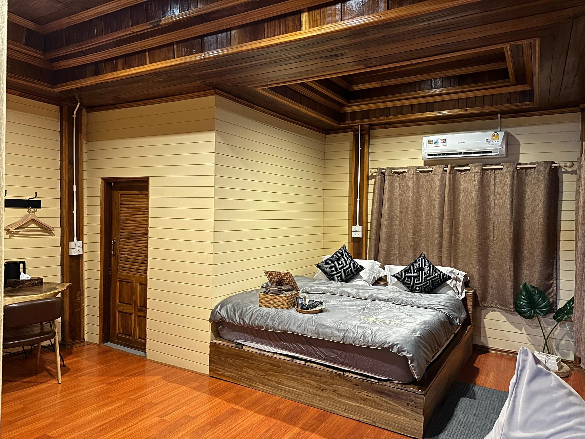 Hi Land Forest View Family Suite with Air Conditioning