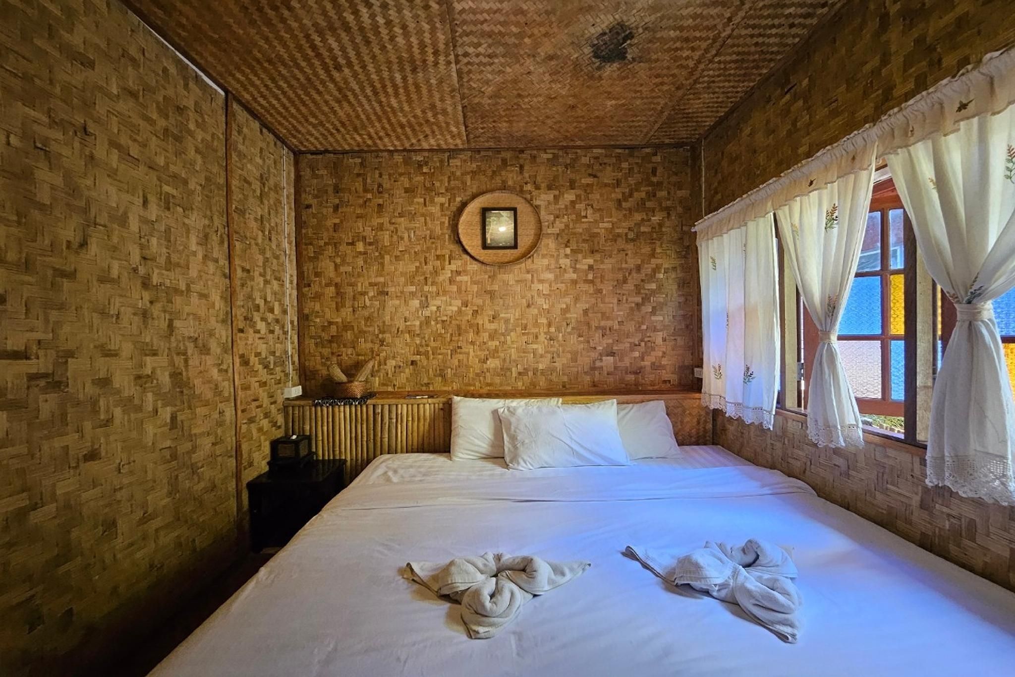 Mae Mae Home Deluxe Double Room 2