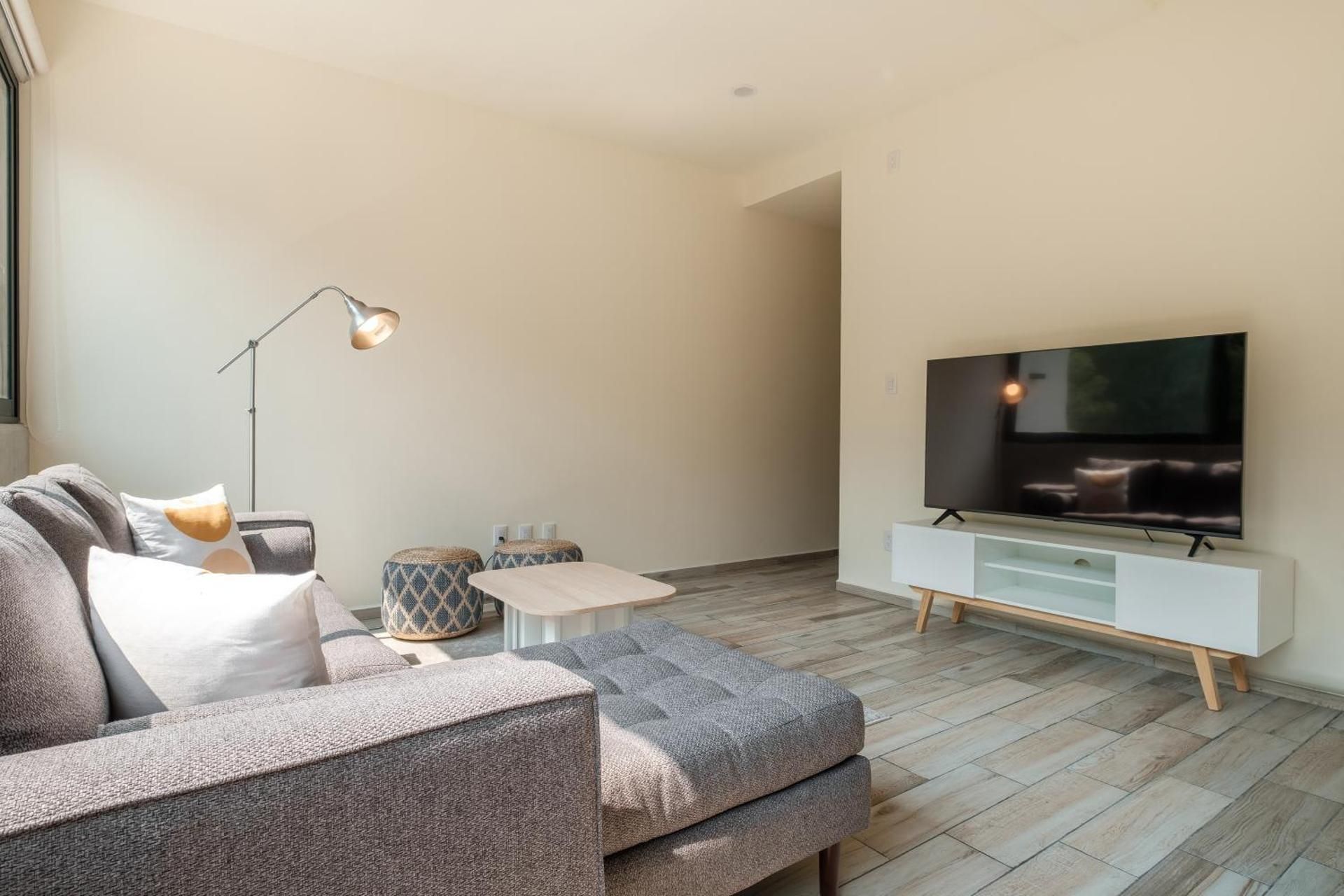 shared lounge/tv area