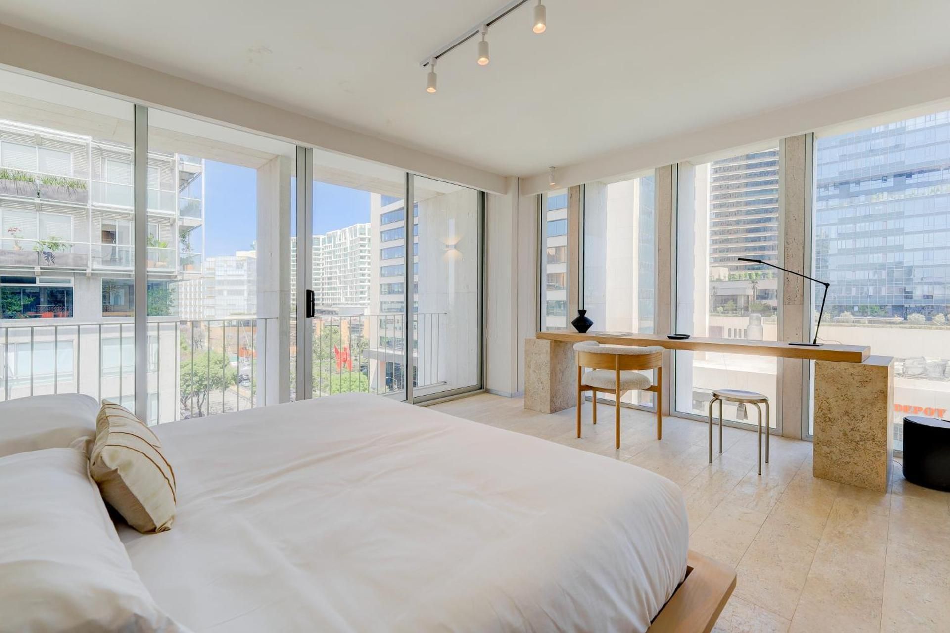 Luxury Apartment, Balcony, City View