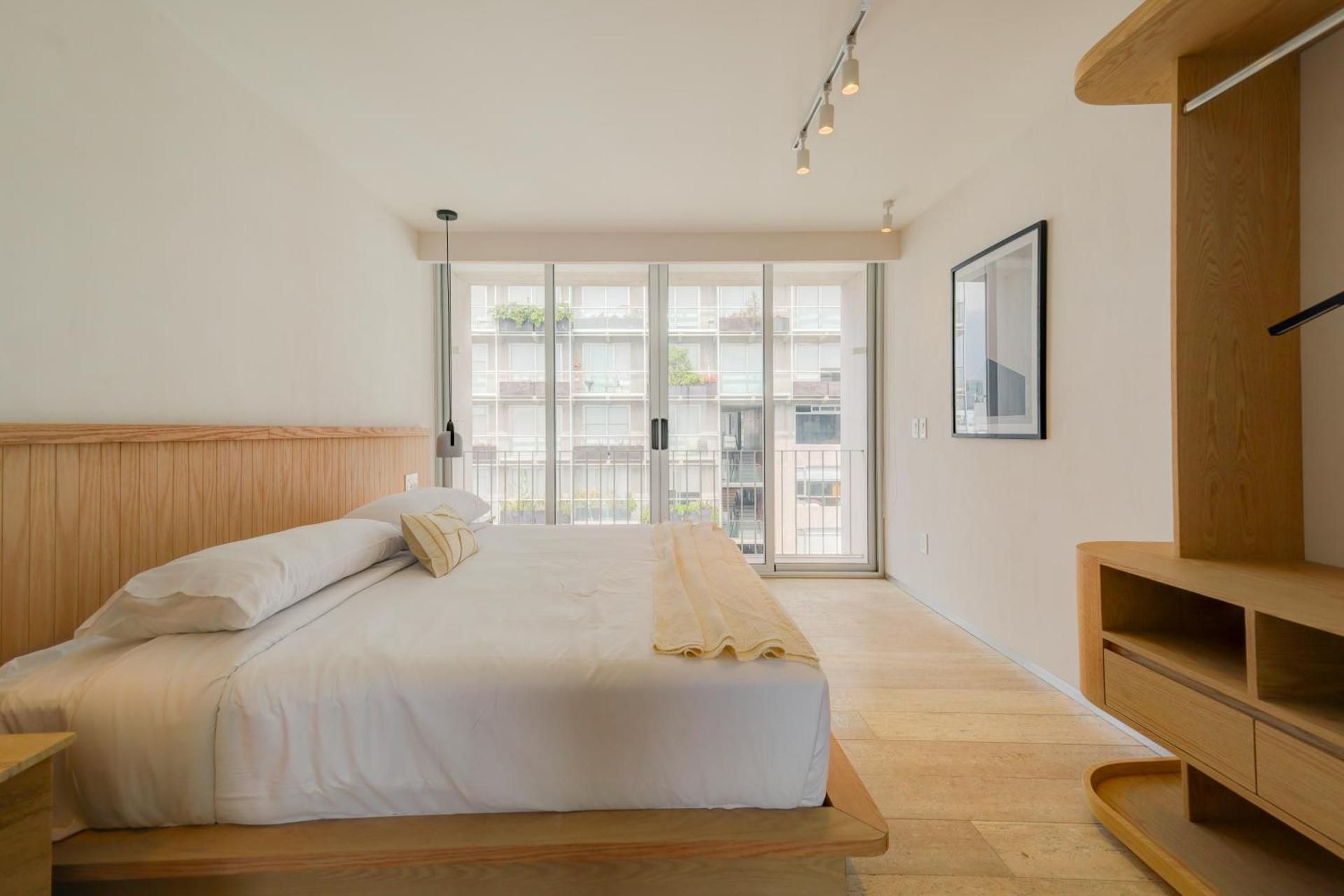 Exclusive Apartment, Balcony, City View