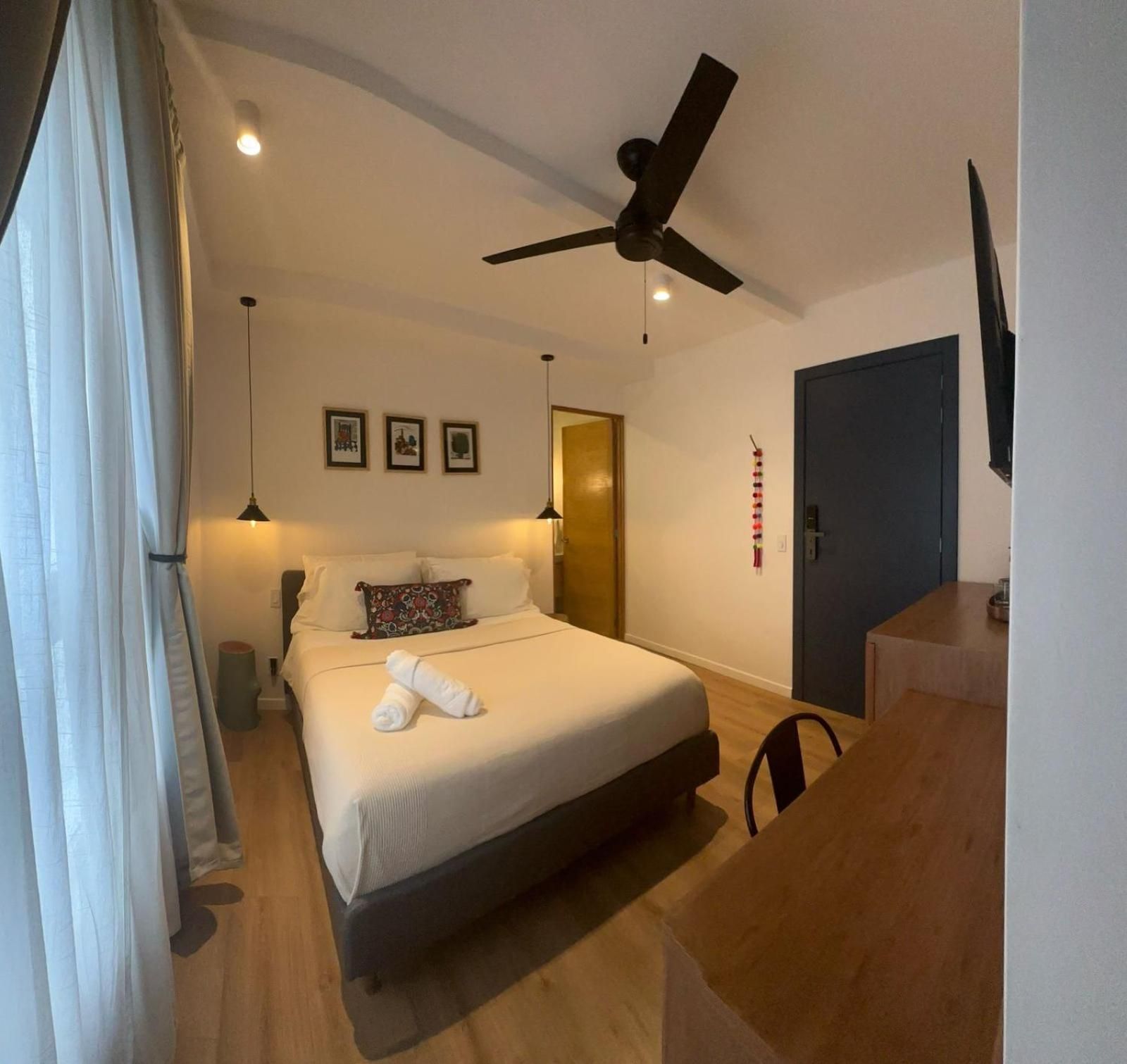 Deluxe Queen Room