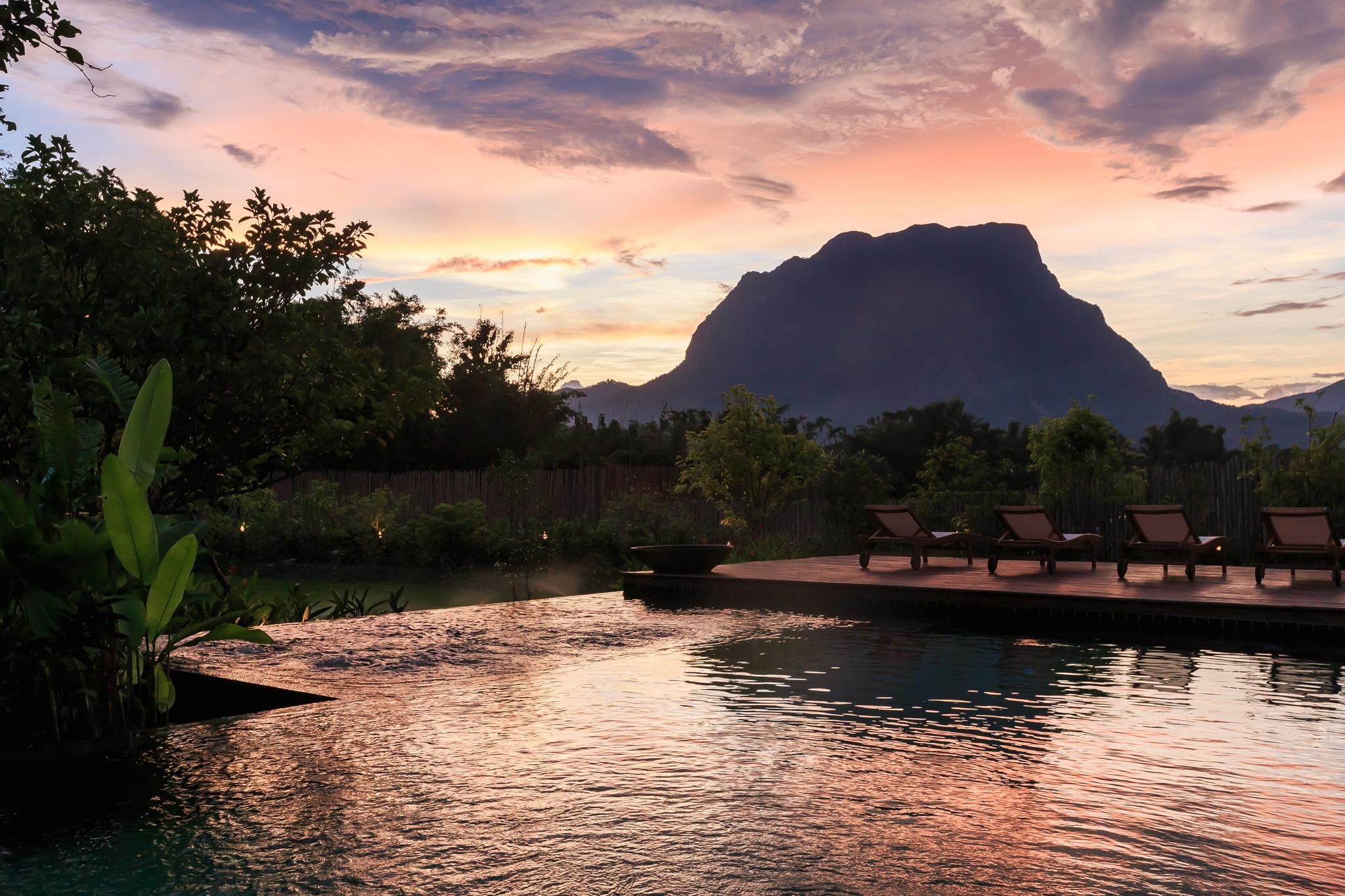 swimming pool [outdoor]