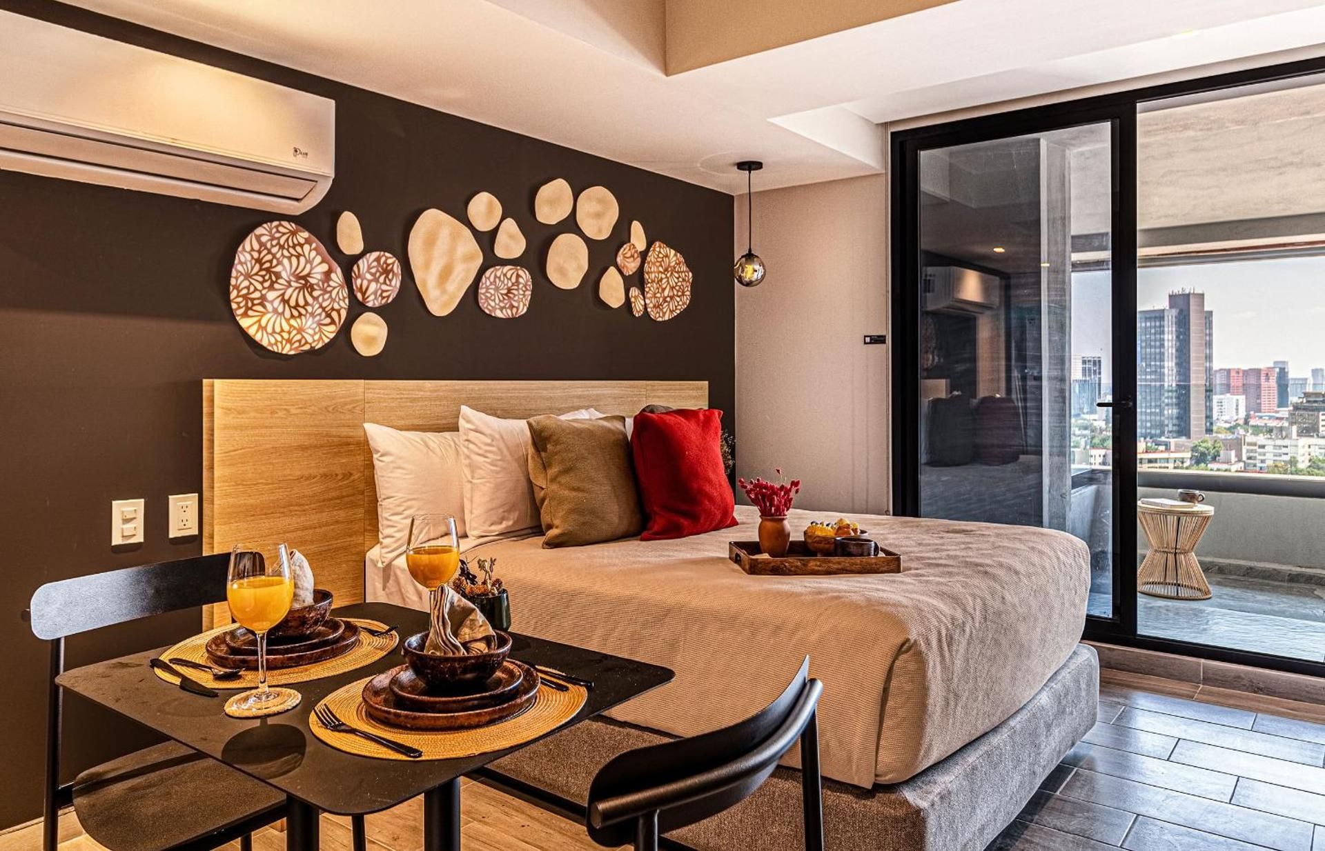 Deluxe King Suite