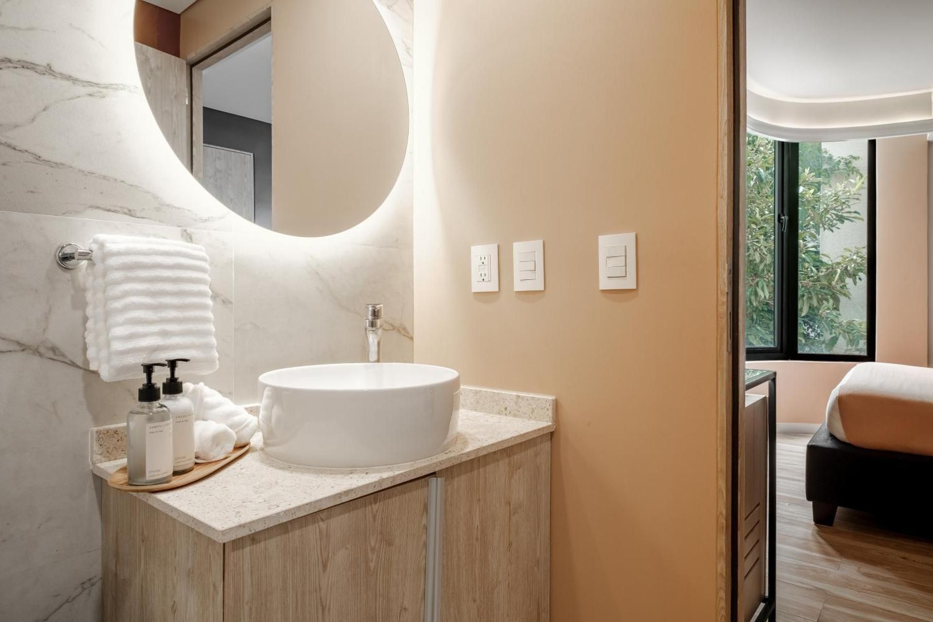 District Polanco by Lumina Queen Room 3