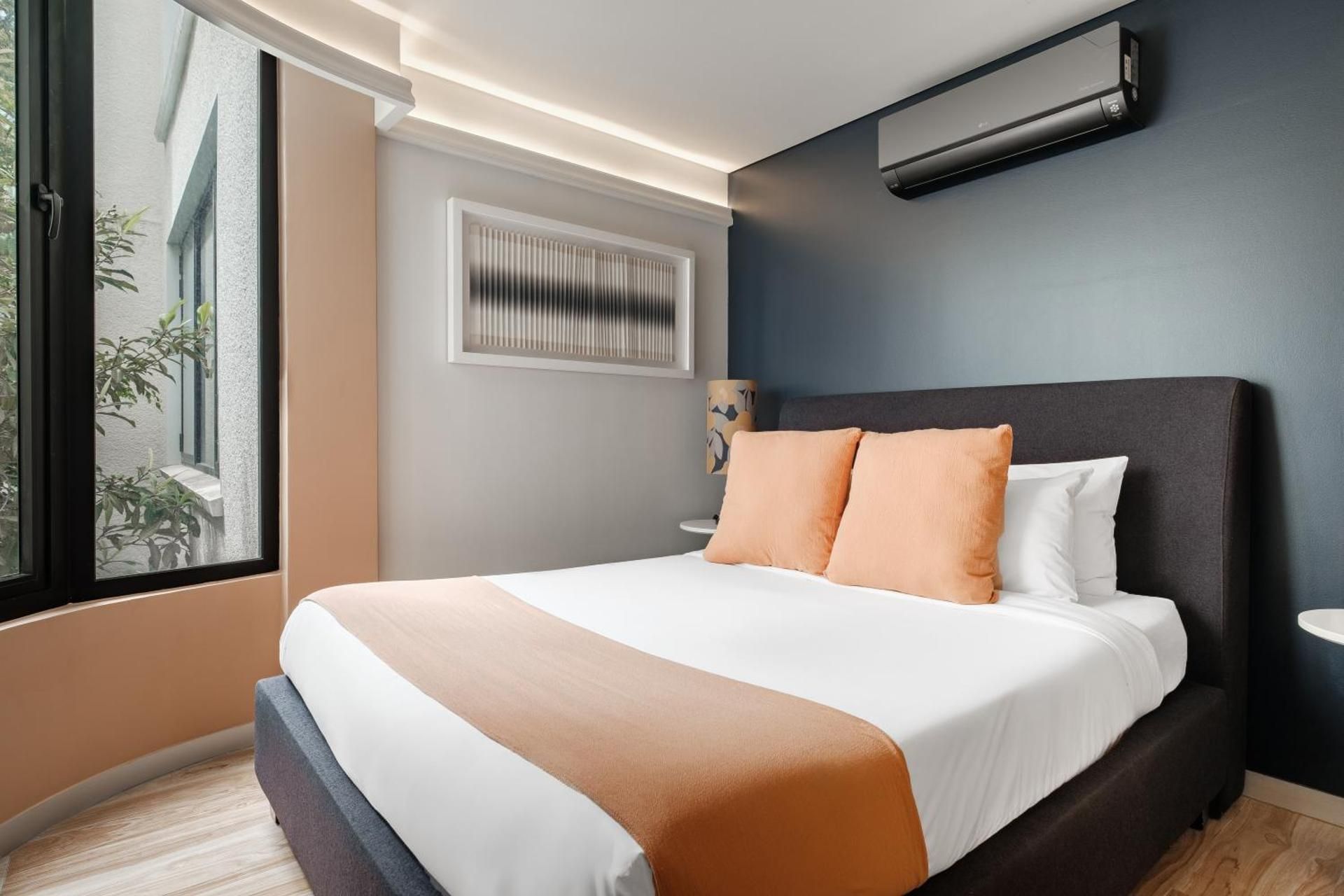 District Polanco by Lumina Queen Room 2