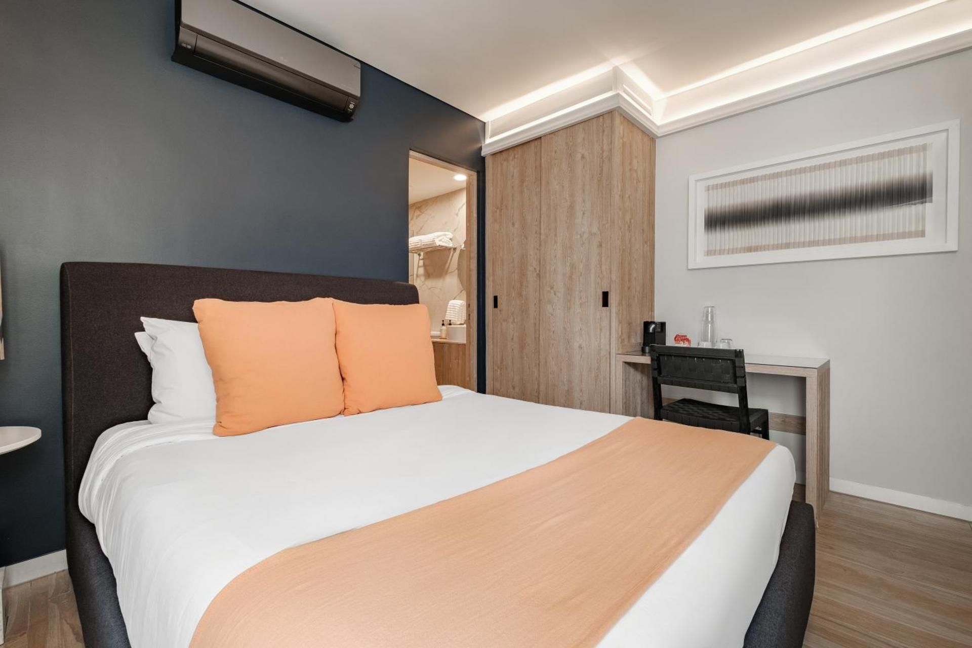 Standard Queen Room