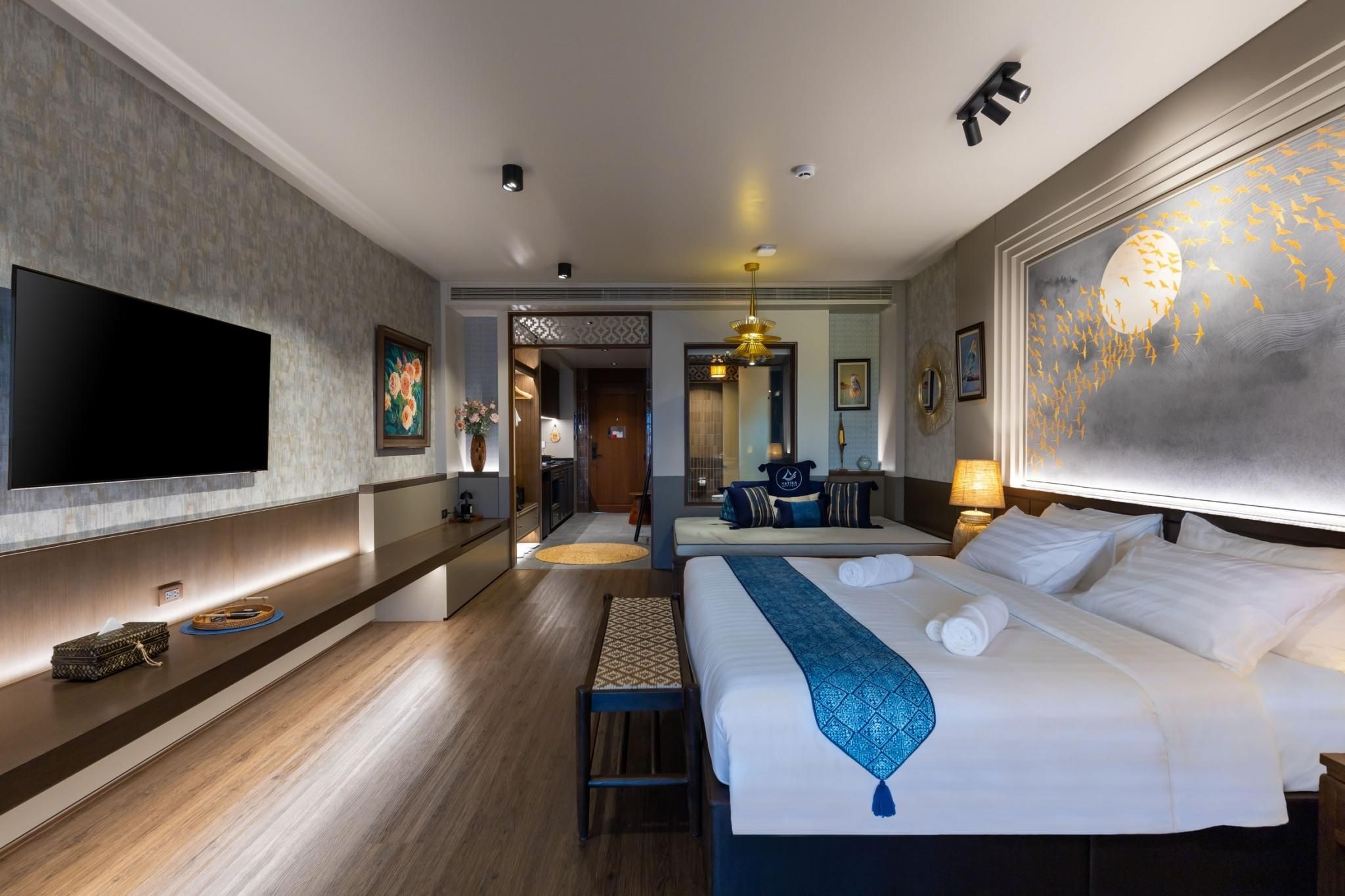 Deluxe Mountain View King Room with Bathtub