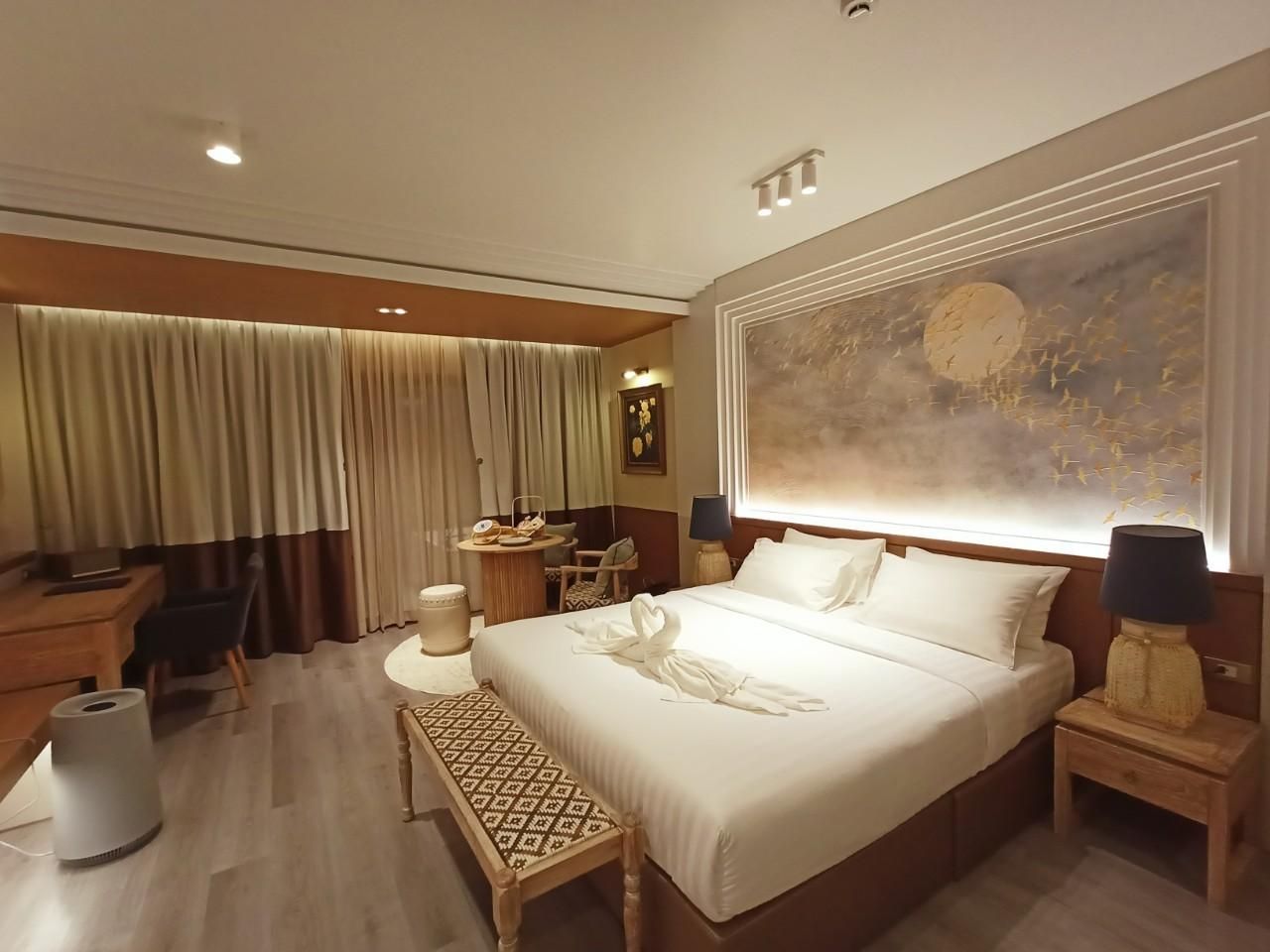 Deluxe King Room with Balcony