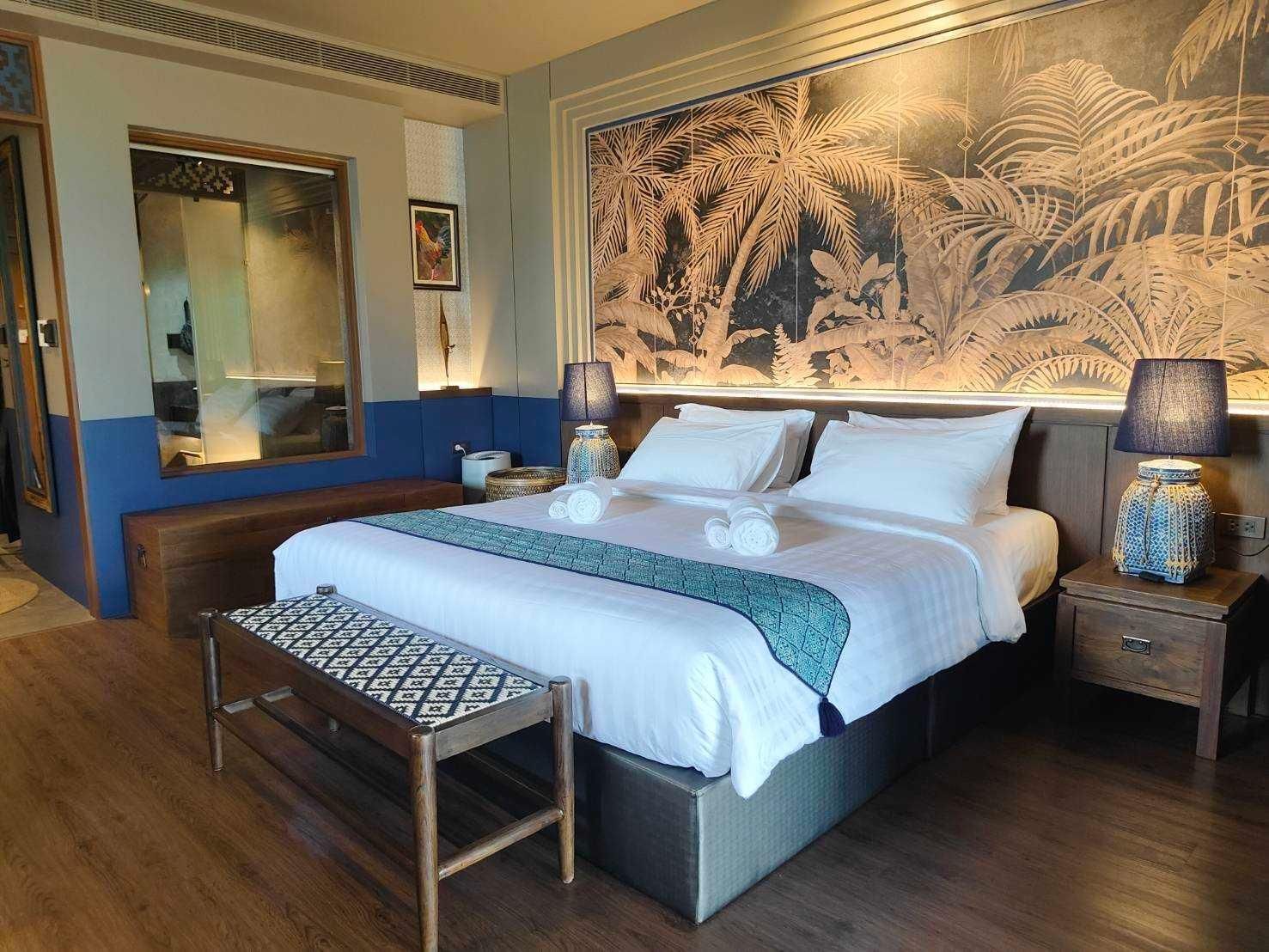 Corner King Room