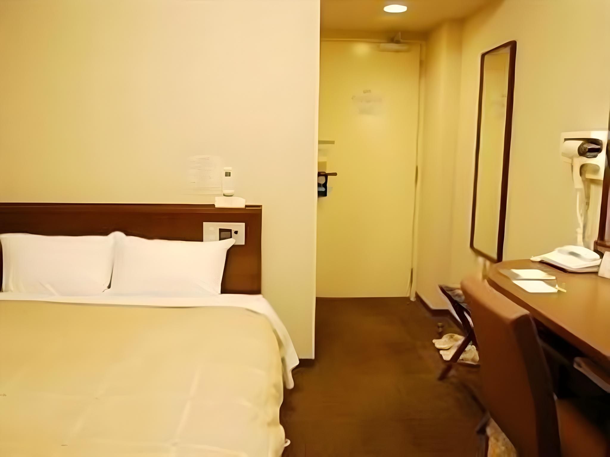 Semi Double Room - Non-Smoking