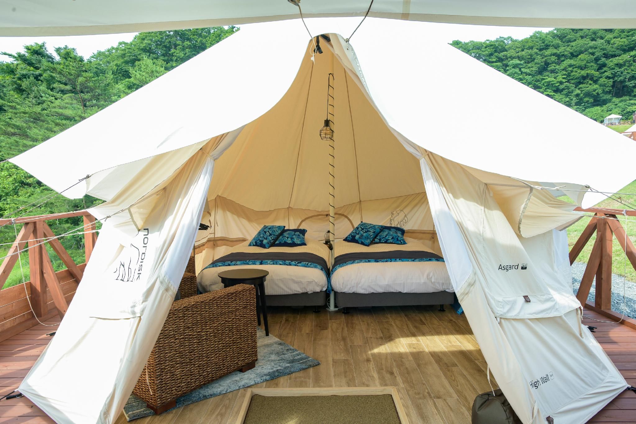 Grand Tent C - Non-Smoking