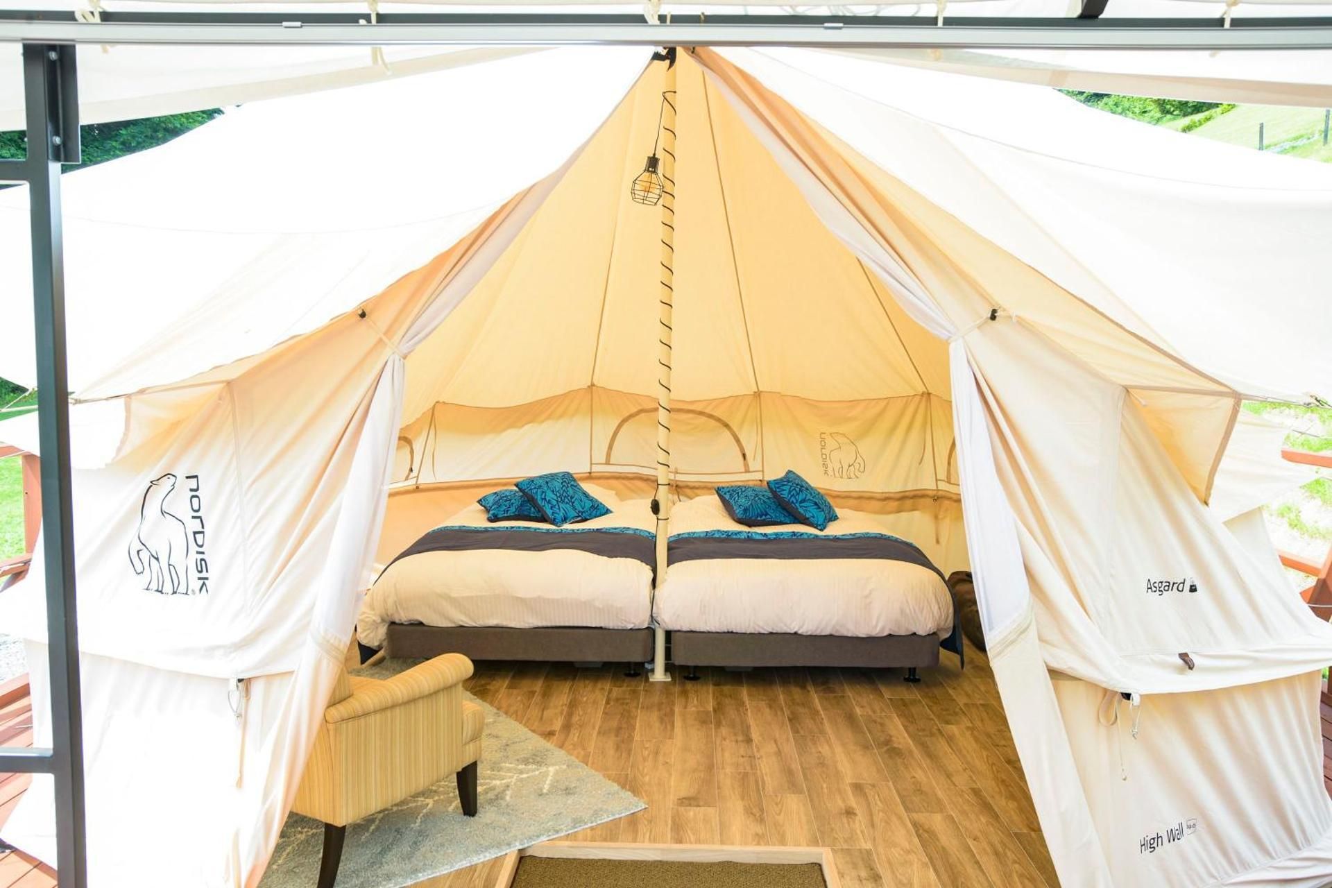 Grand Tent A - Non-Smoking