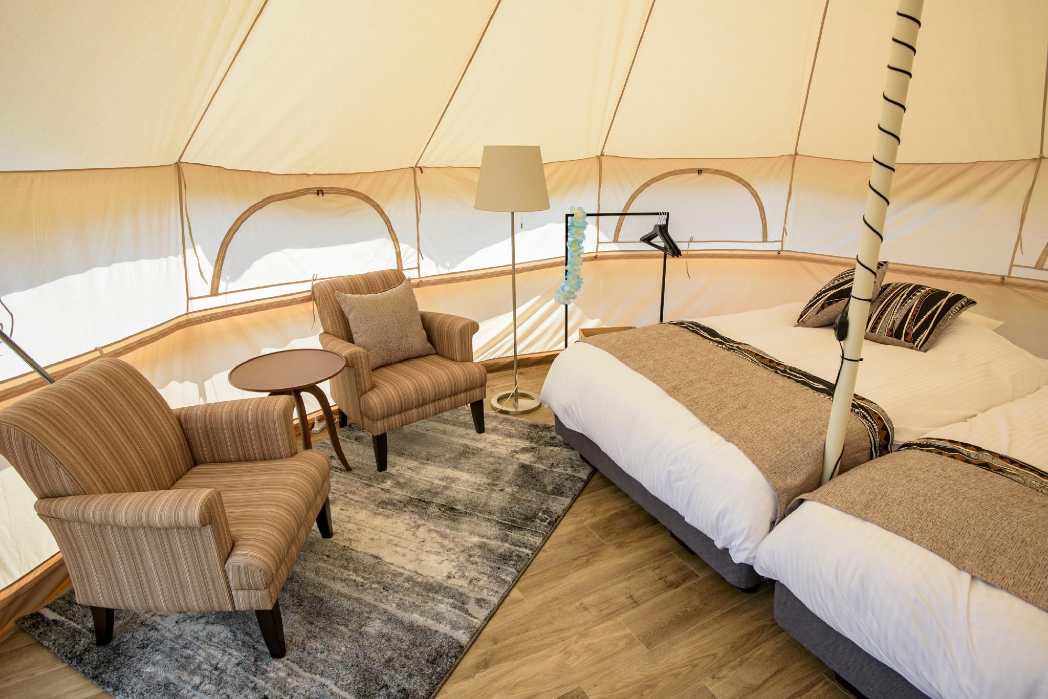 Grand Tent B - Non-Smoking