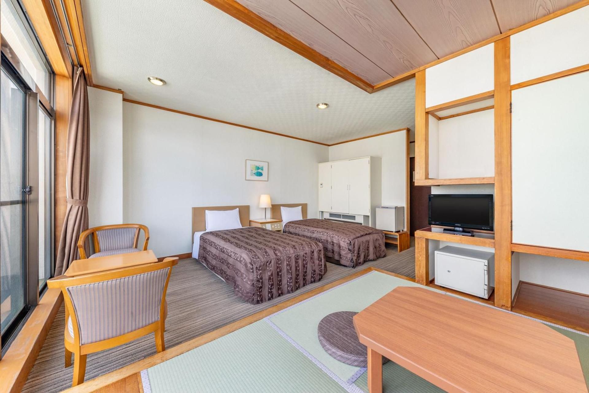 Japanese-Western Style Room B South Wing No2 with Private Bathroom Non-Smoking