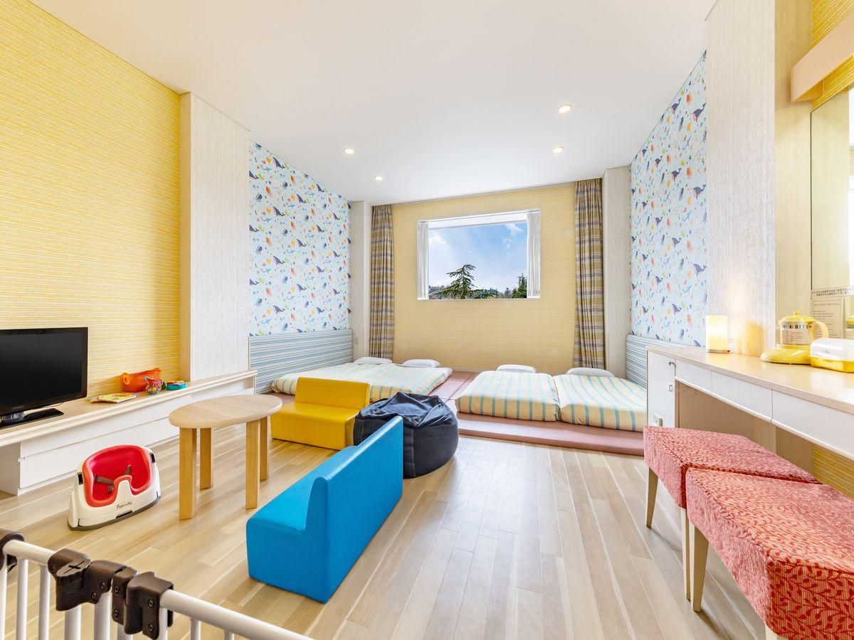 Welcome Baby Room with Shower Booth - Non-smoking