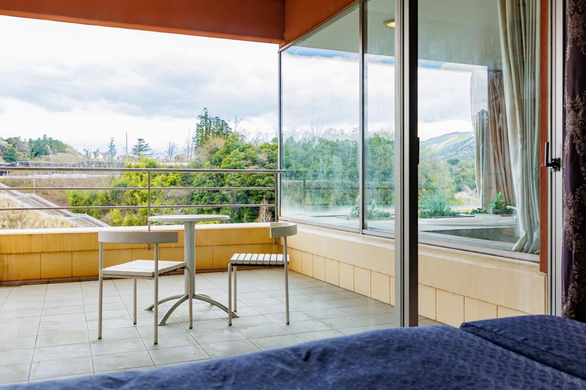 Suite Cabin with Private Bathroom - Smoking