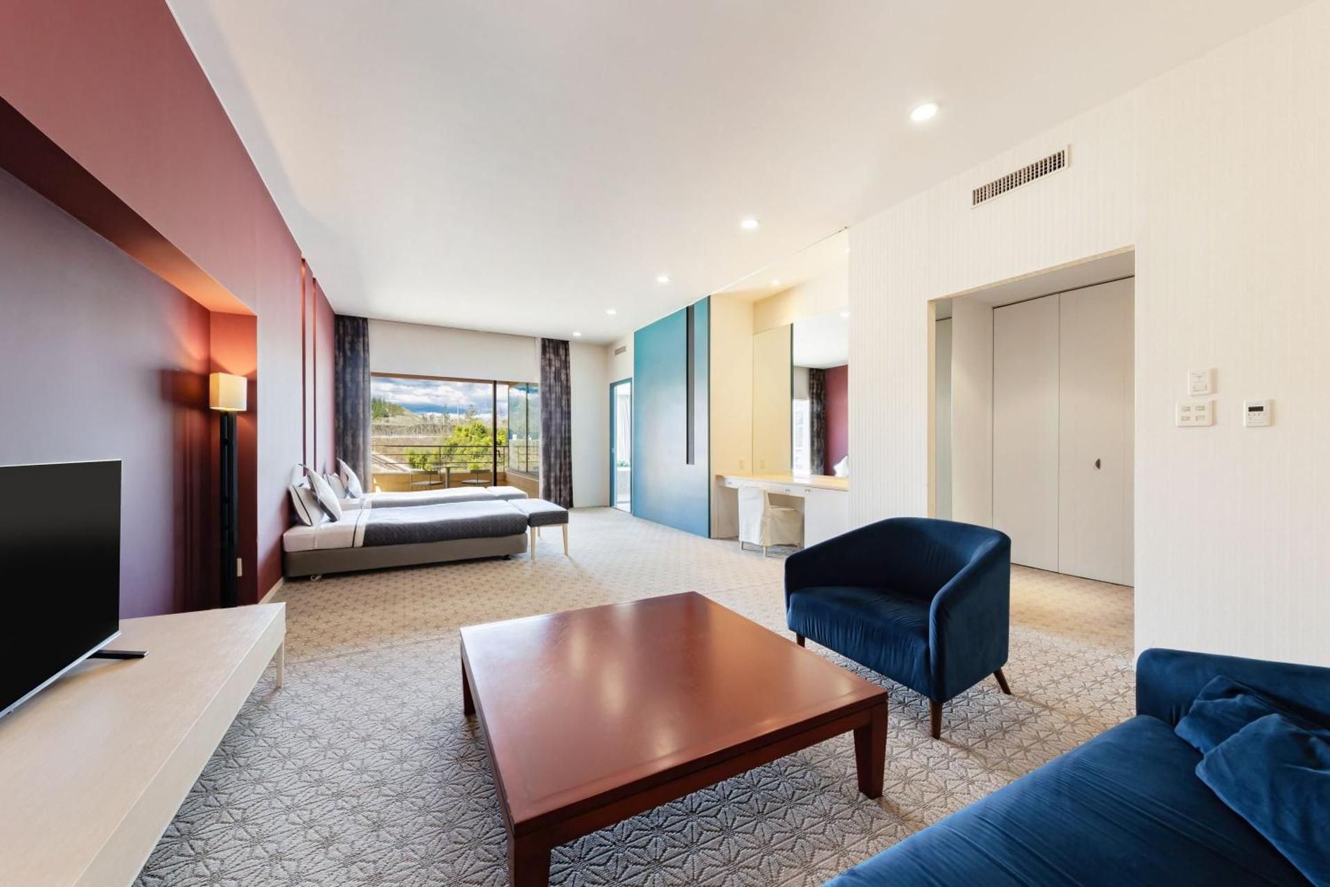 Suite Cabin with Private Bathroom - Smoking
