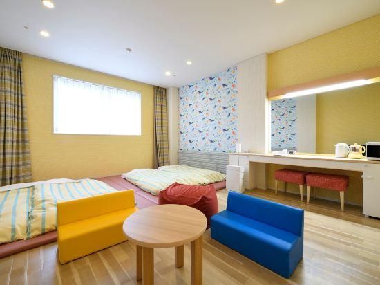 Welcome Baby Room with Shower Booth - Non-smoking