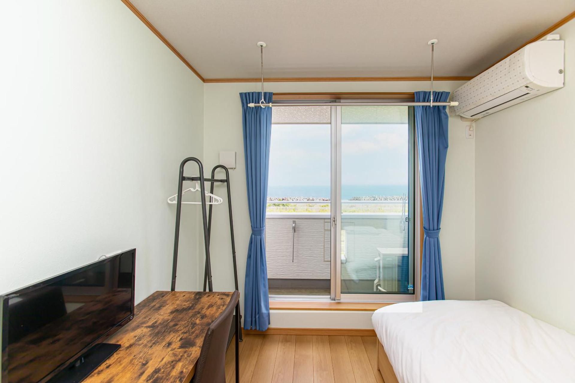 Single Room with Shared Bathroom