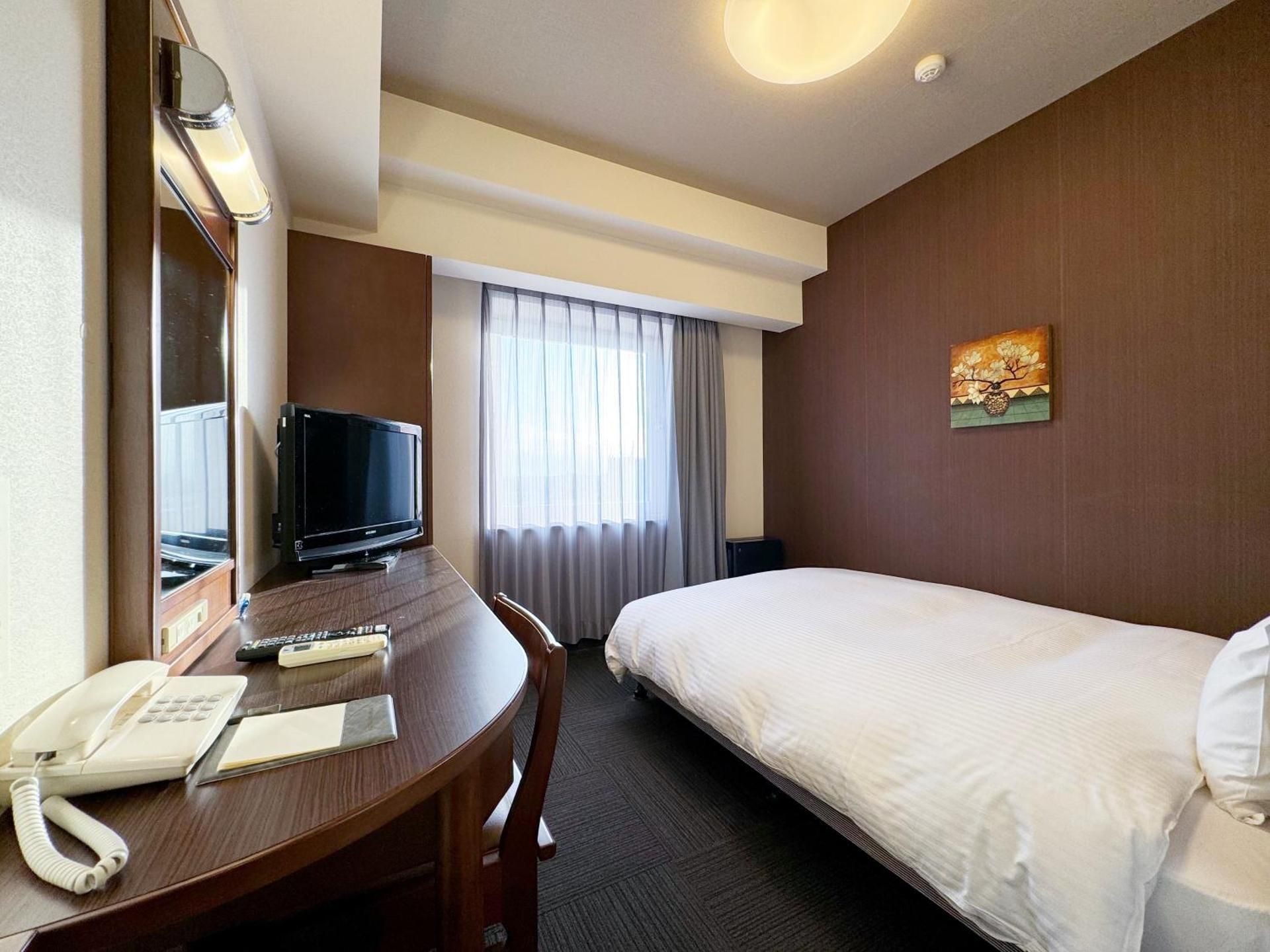 Semi Double Room - Non-Smoking