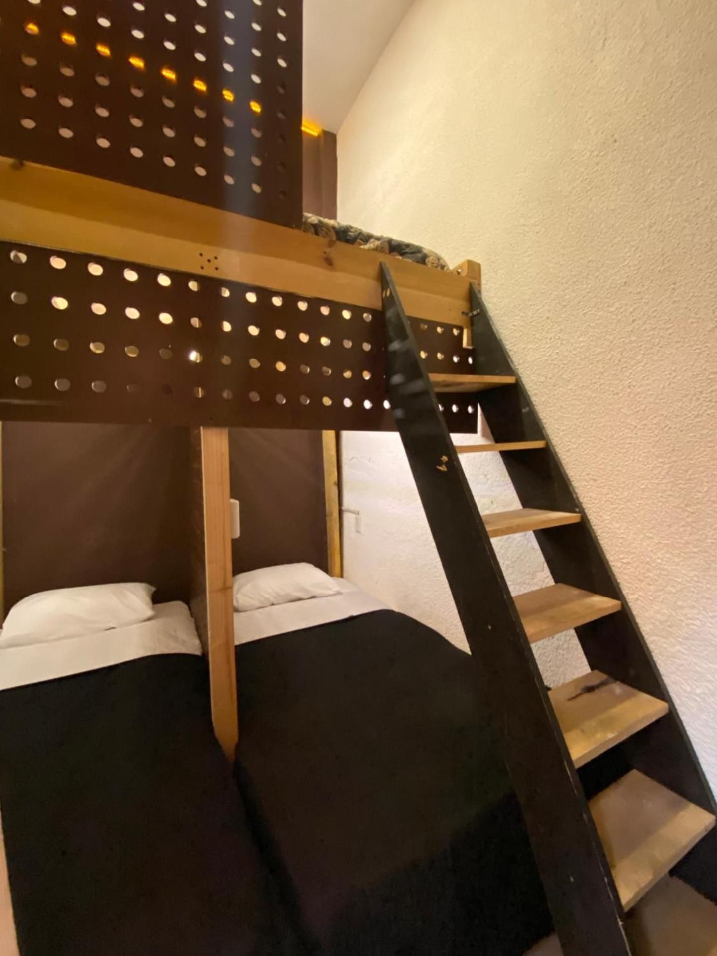 Single Bed in Mixed Dormitory Room