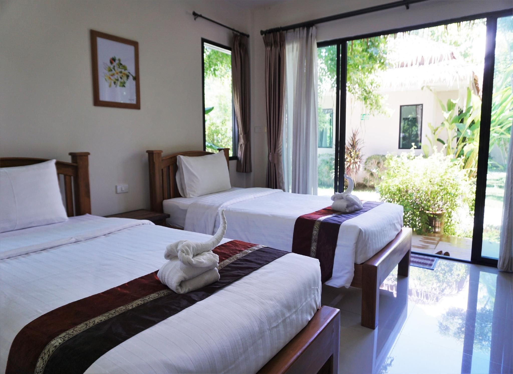 Papa's Home Deluxe Twin Room