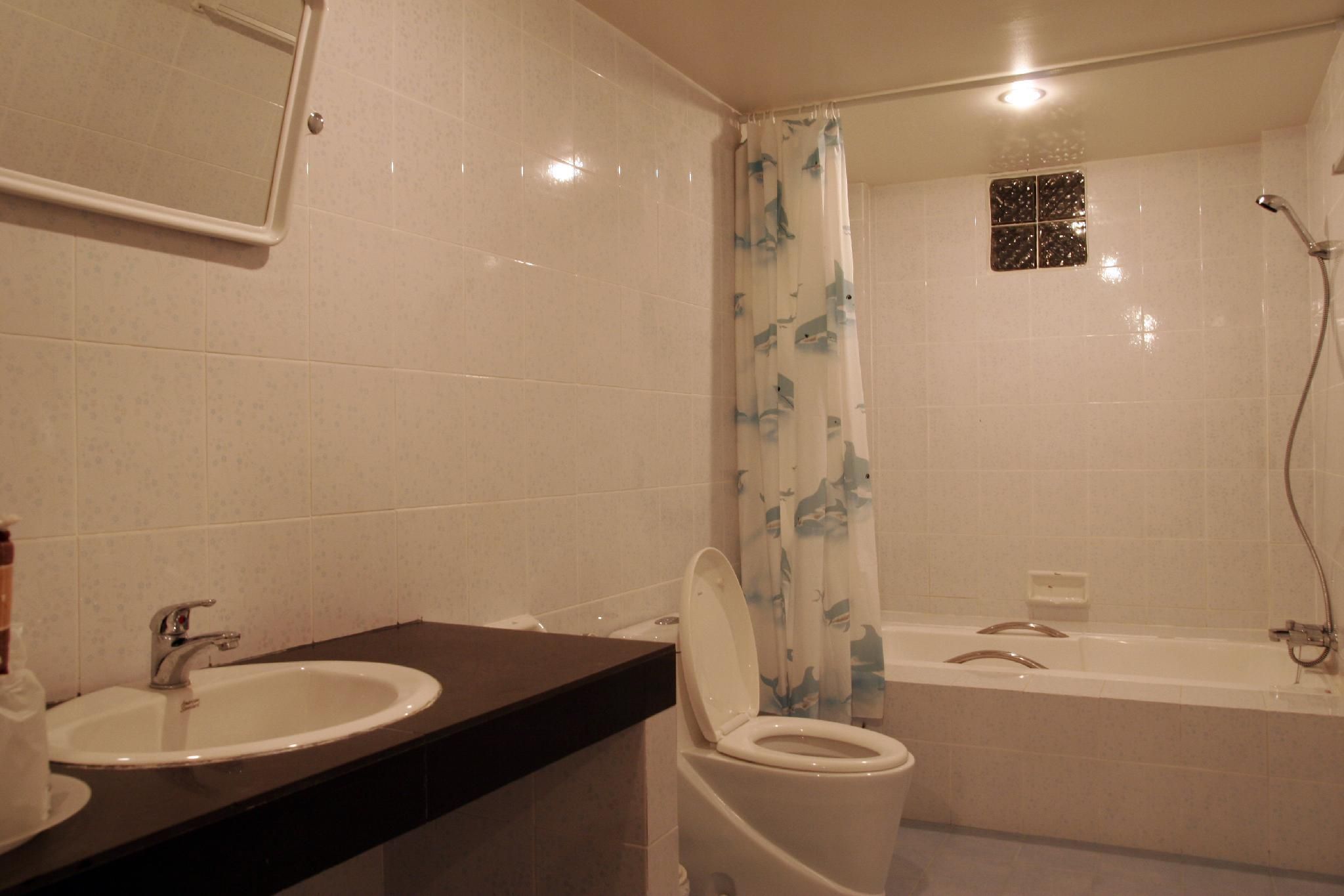 Ratchaphruek 2007 Hotel Family Room 2