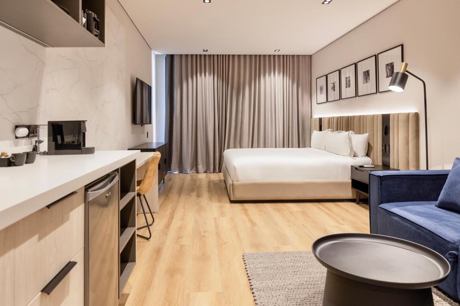 Deluxe King Suite