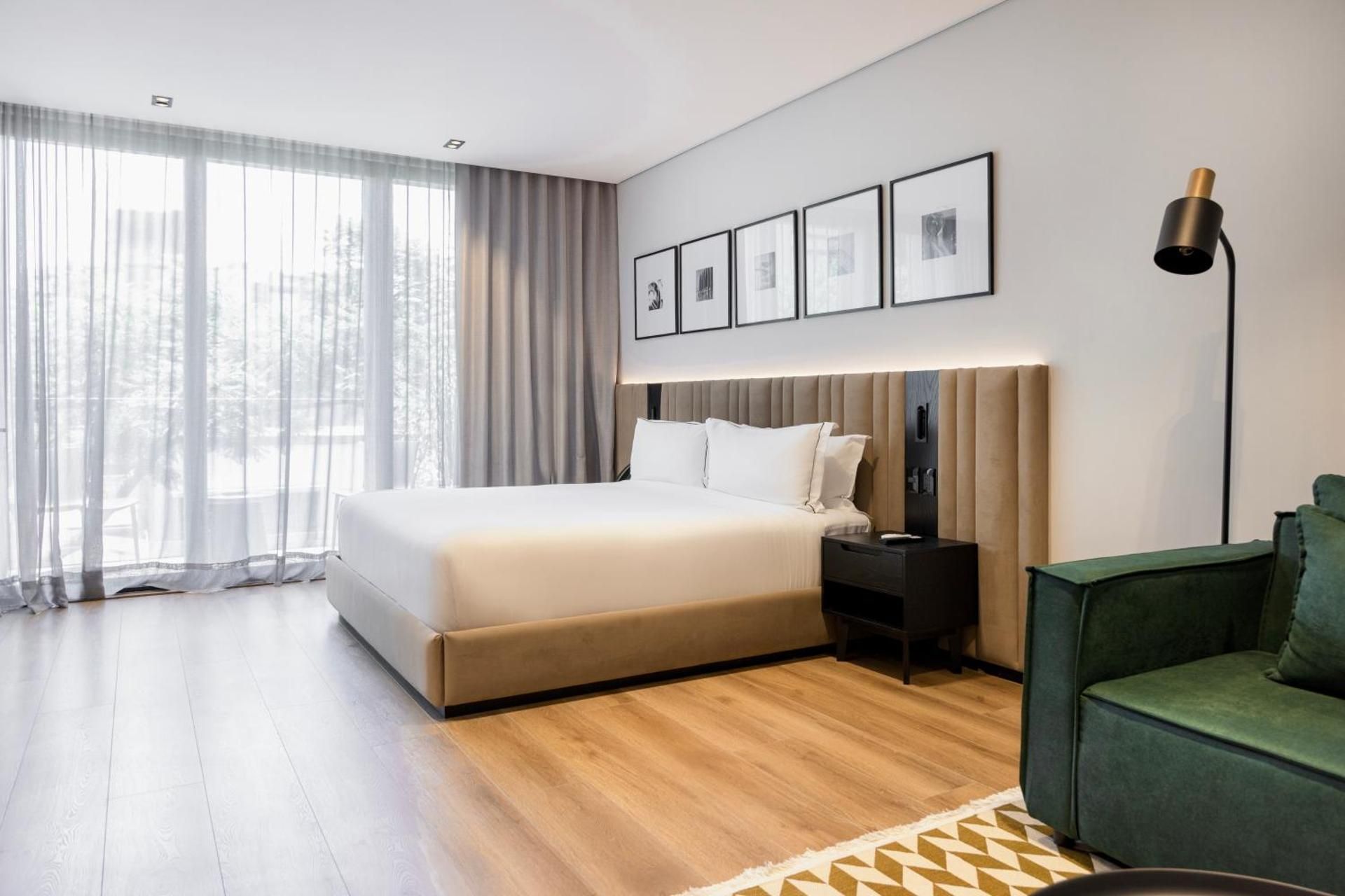 Deluxe King Suite