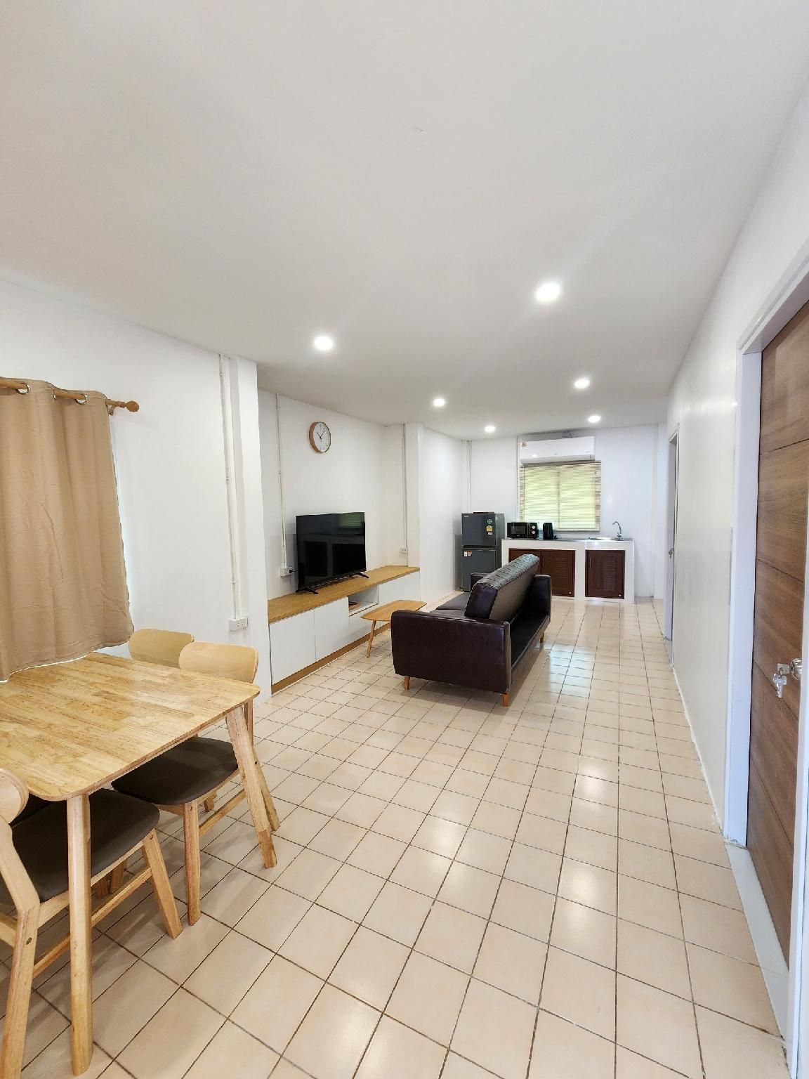 shared lounge/tv area