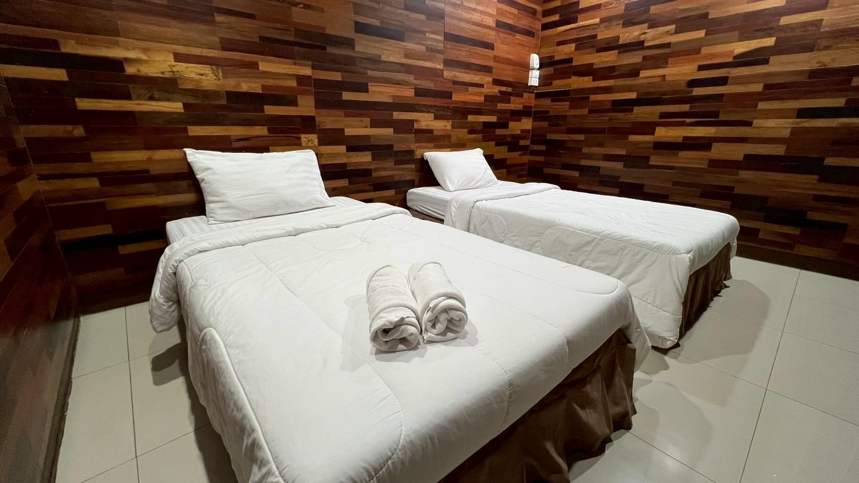 Phunumfha Hotel Twin Room with Private Bathroom