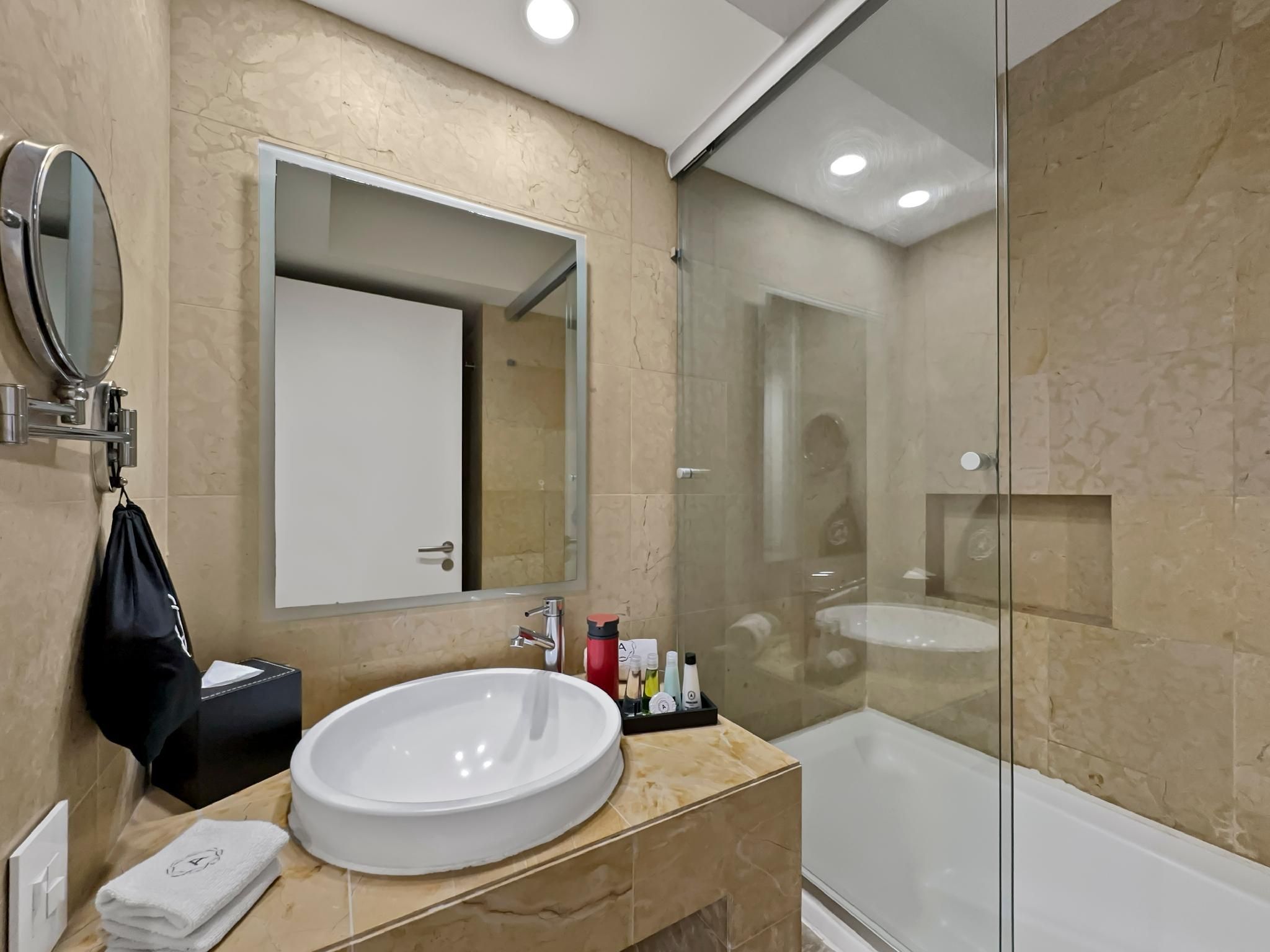 Armonik Suites By Casanevo Deluxe Queen 2