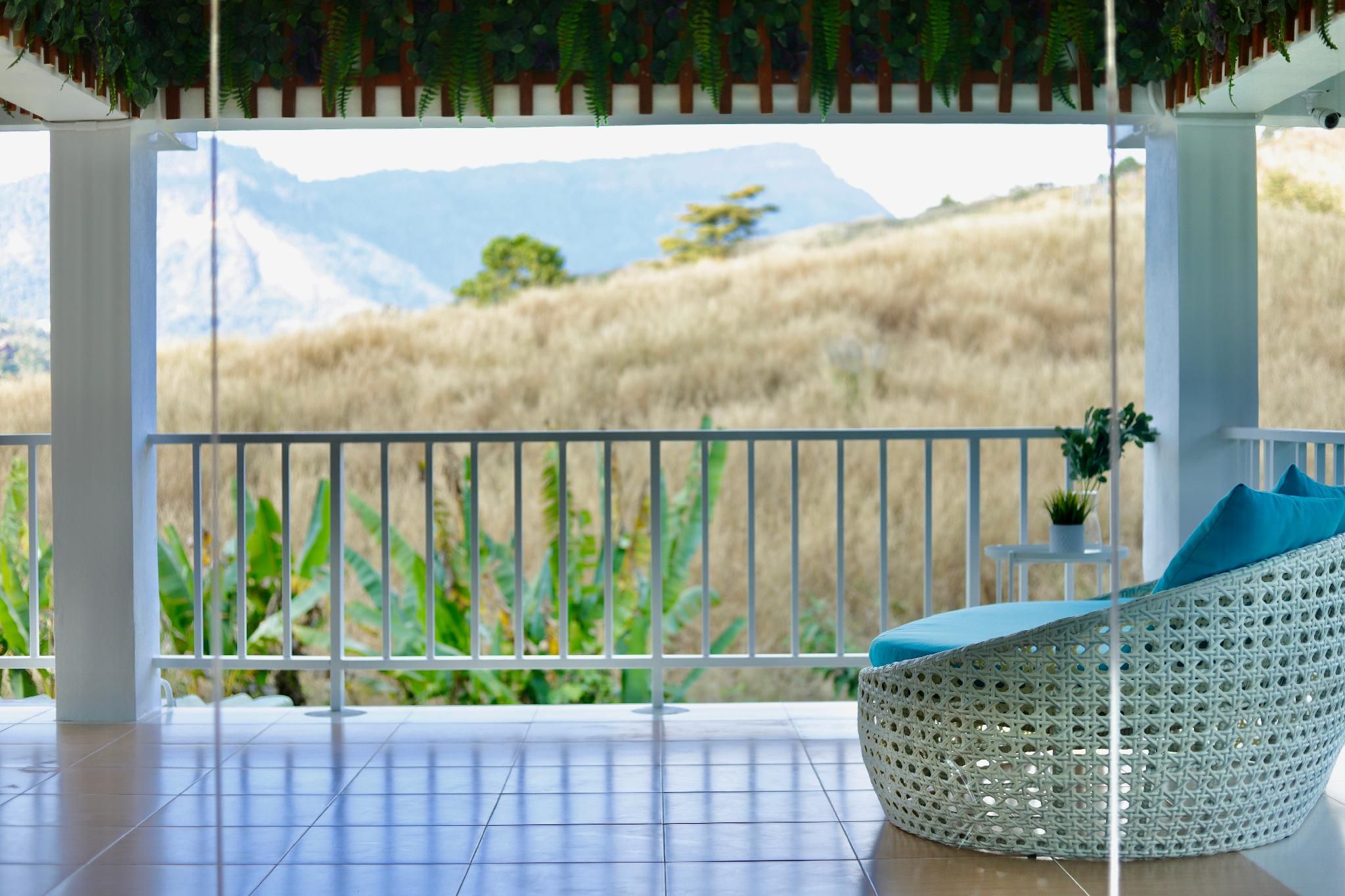 Hillside House Khao Kho Family Room with Balcony