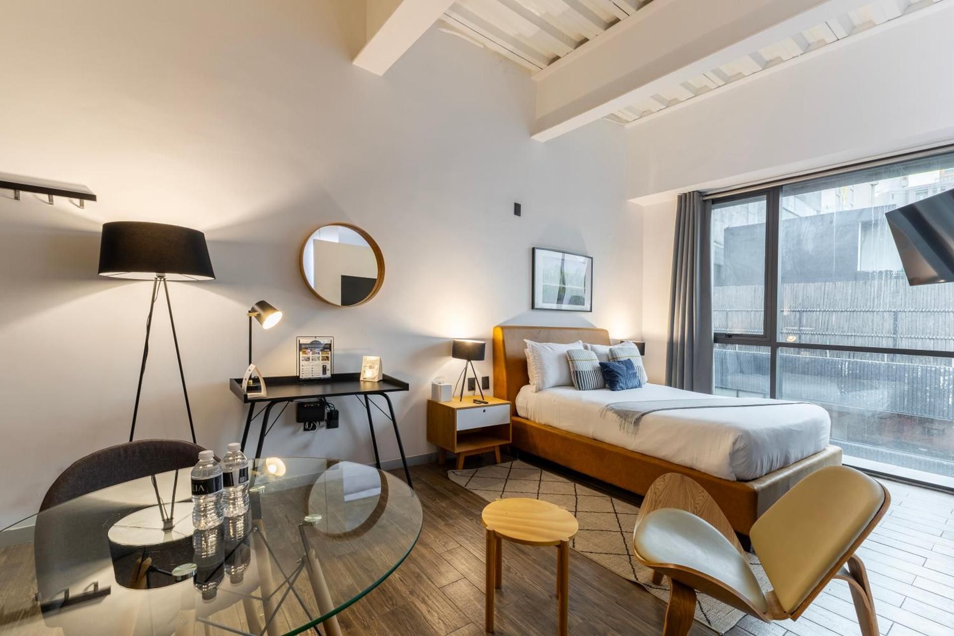 Signature Apartment, Street view